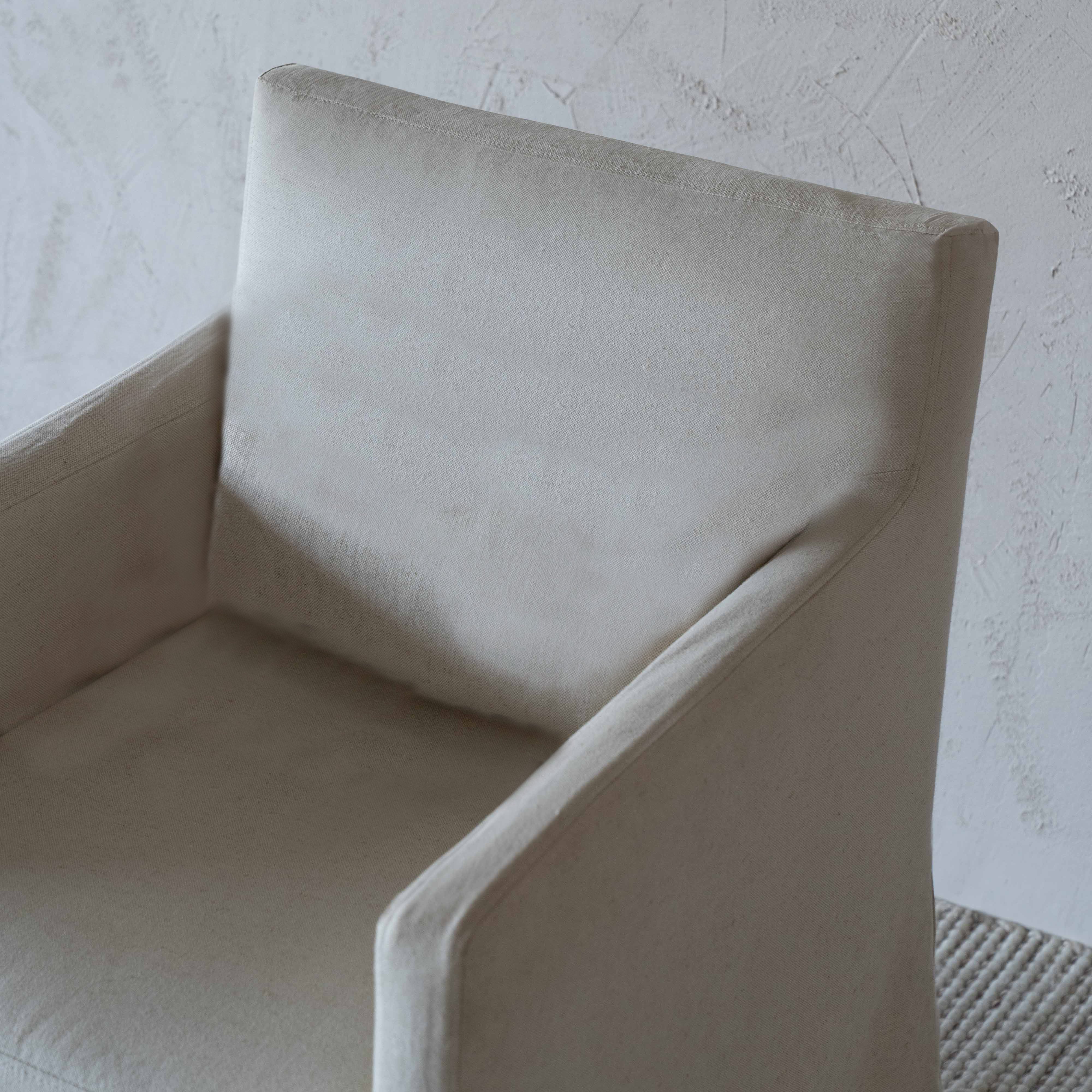 Sculpt Armrest Wood Dining Chair