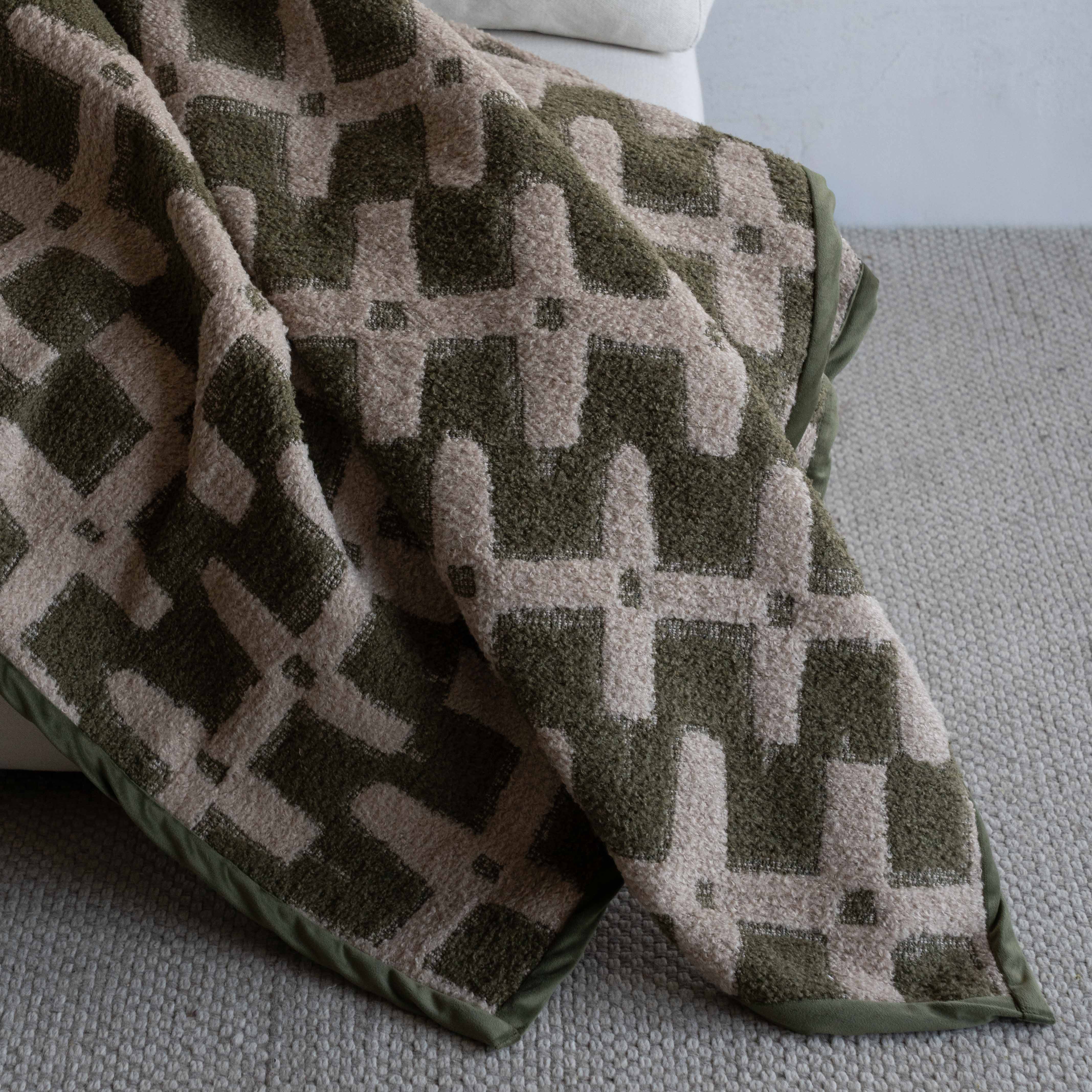 Green Grove Throw Blanket - 205x154cm