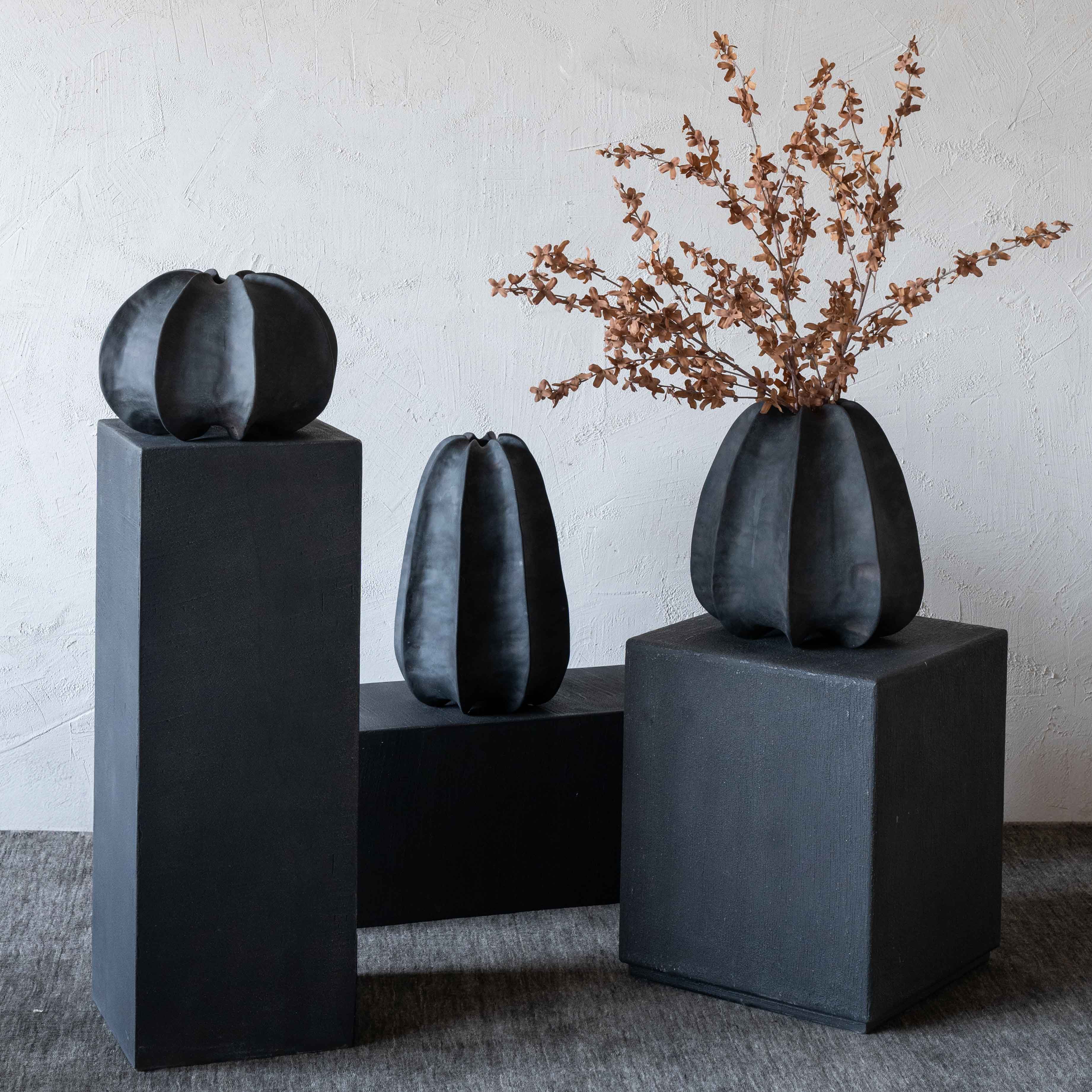 Verdant Decorative Black Vase | Flower Pot - Vase - WS Living Furniture  Furniture Store in Dubai