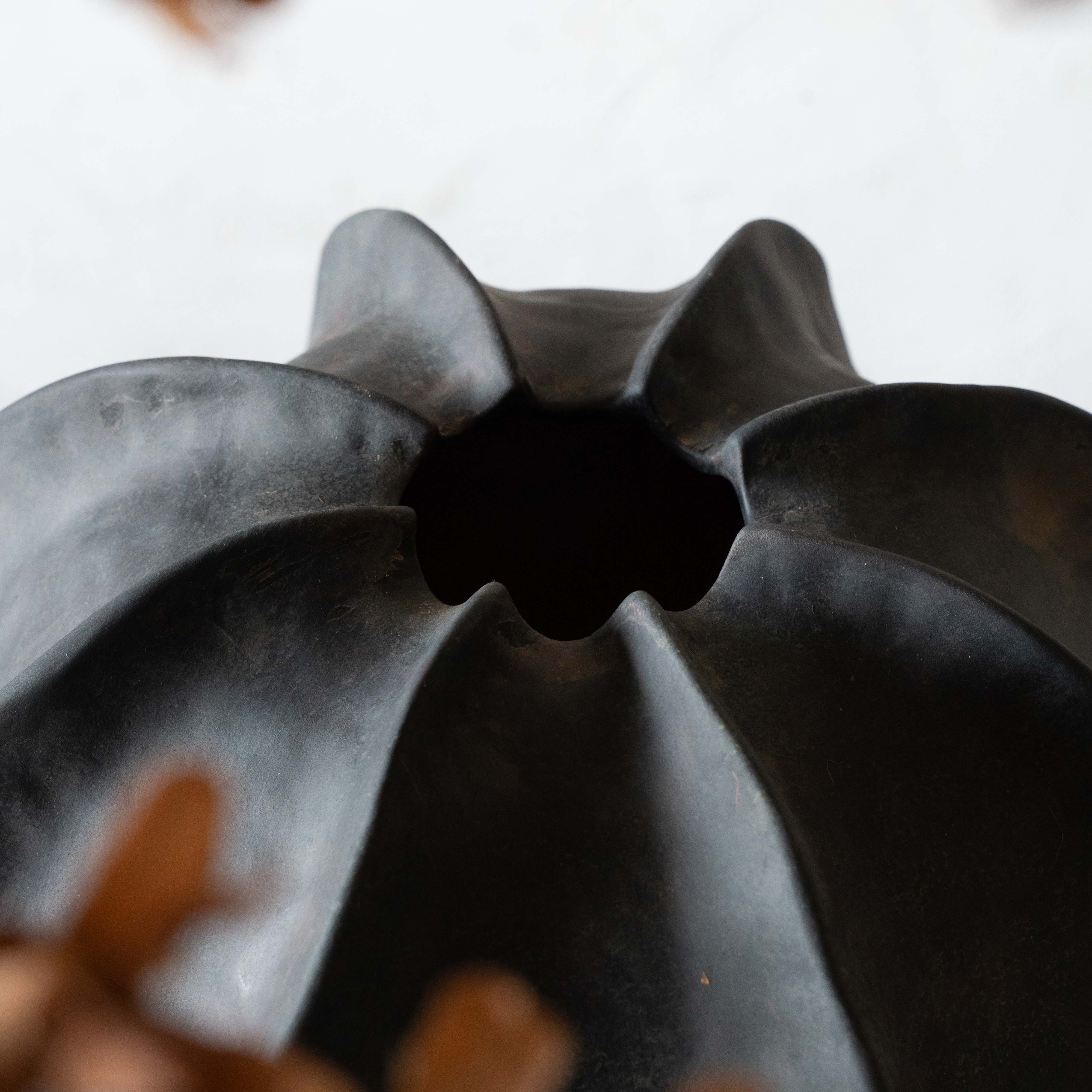 Verdant Decorative Black Vase | Flower Pot - Vase - WS Living Furniture  Furniture Store in Dubai