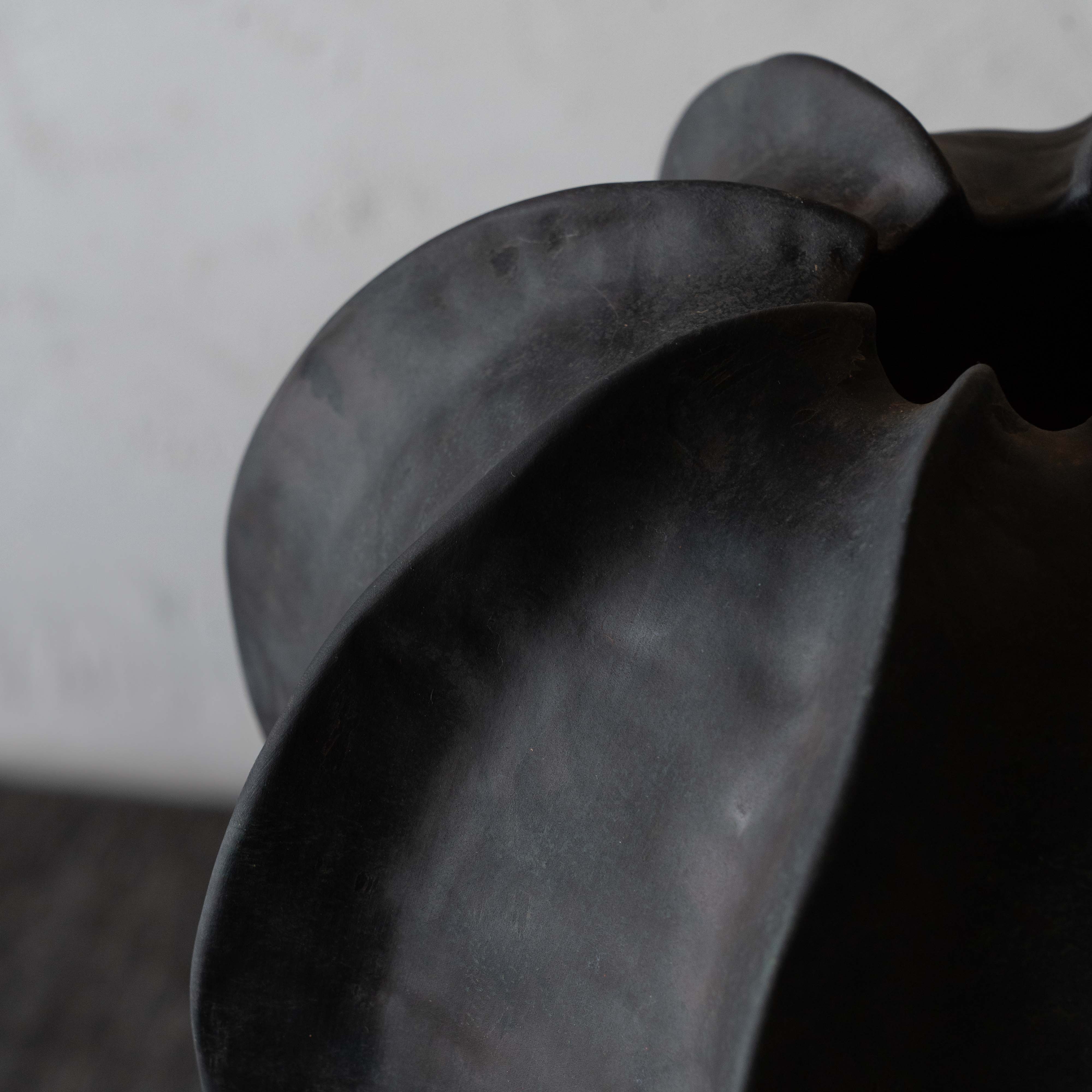 Verdant Decorative Black Vase | Flower Pot - Vase - WS Living Furniture  Furniture Store in Dubai