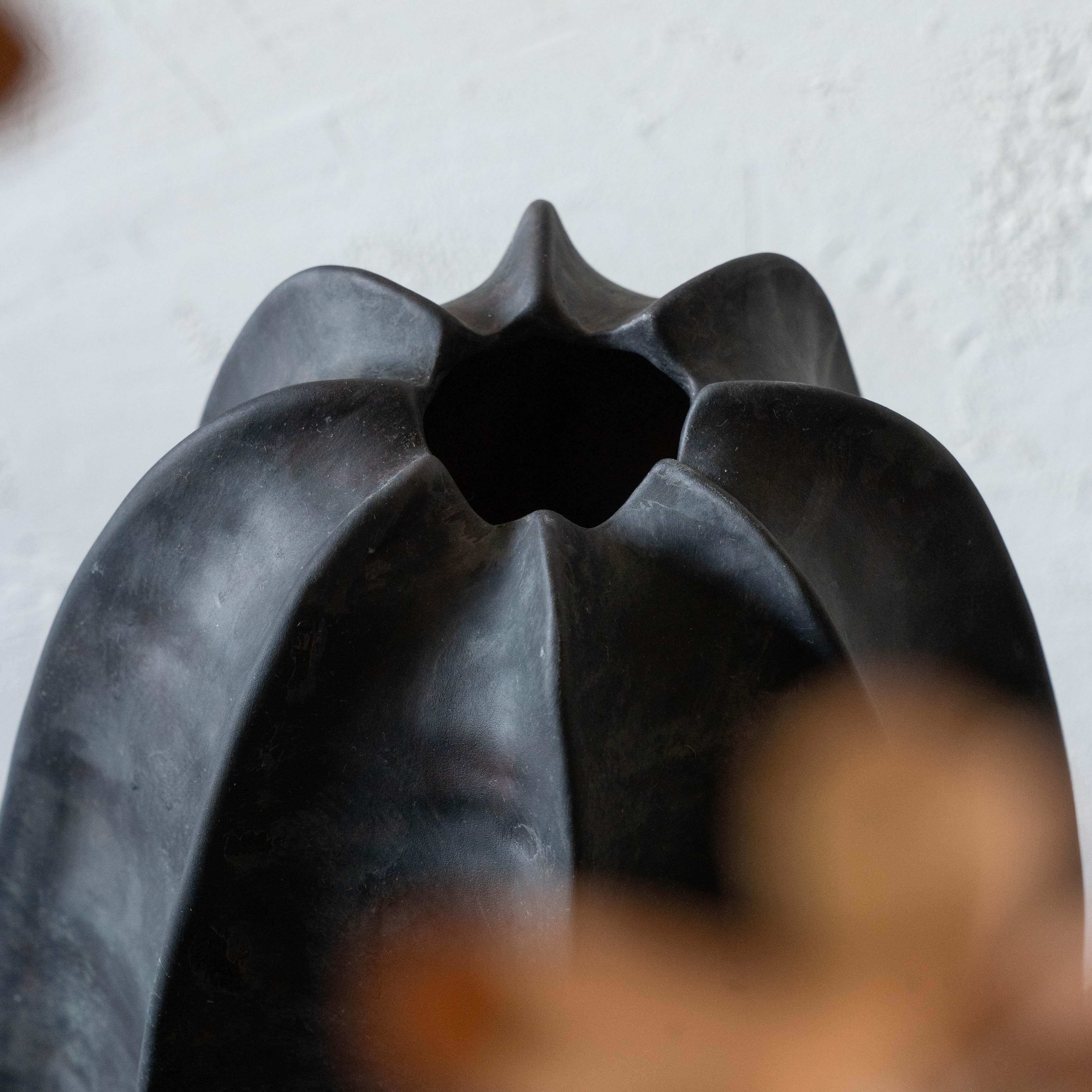 Verdant Decorative Black Vase | Flower Pot - Vase - WS Living Furniture  Furniture Store in Dubai