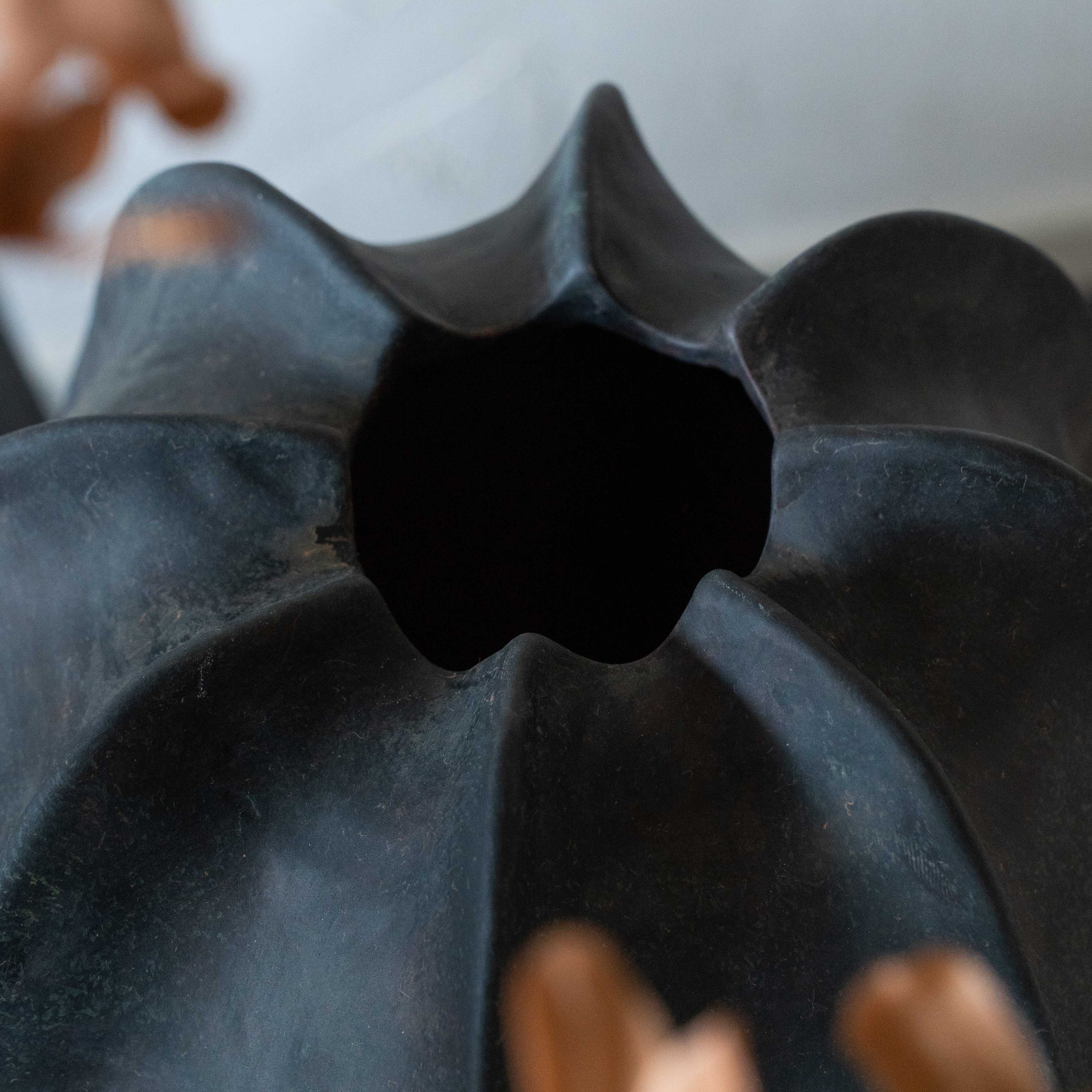 Verdant Decorative Black Vase | Flower Pot - Vase - WS Living Furniture  Furniture Store in Dubai