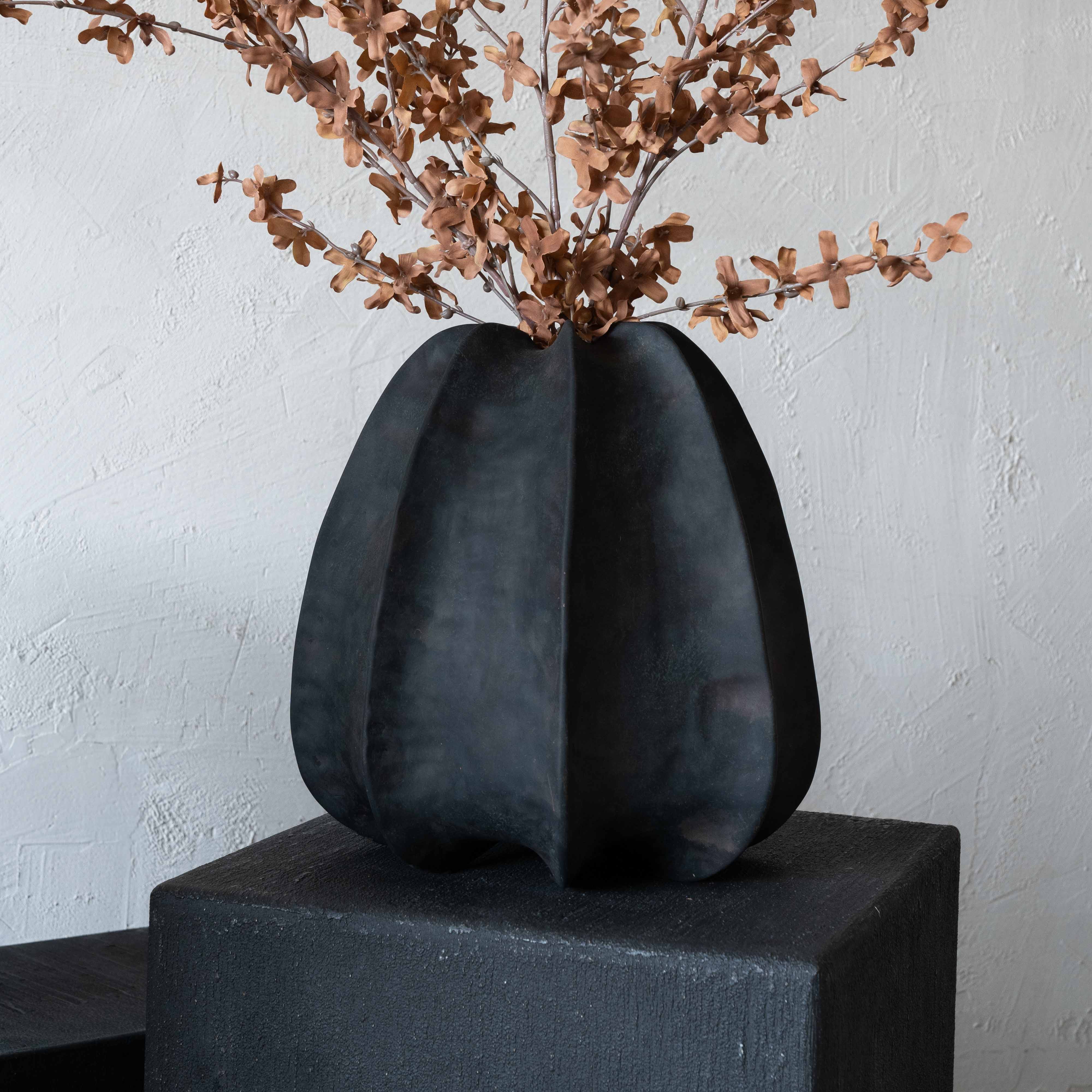Verdant Decorative Black Vase | Flower Pot - Vase - WS Living Furniture  Furniture Store in Dubai