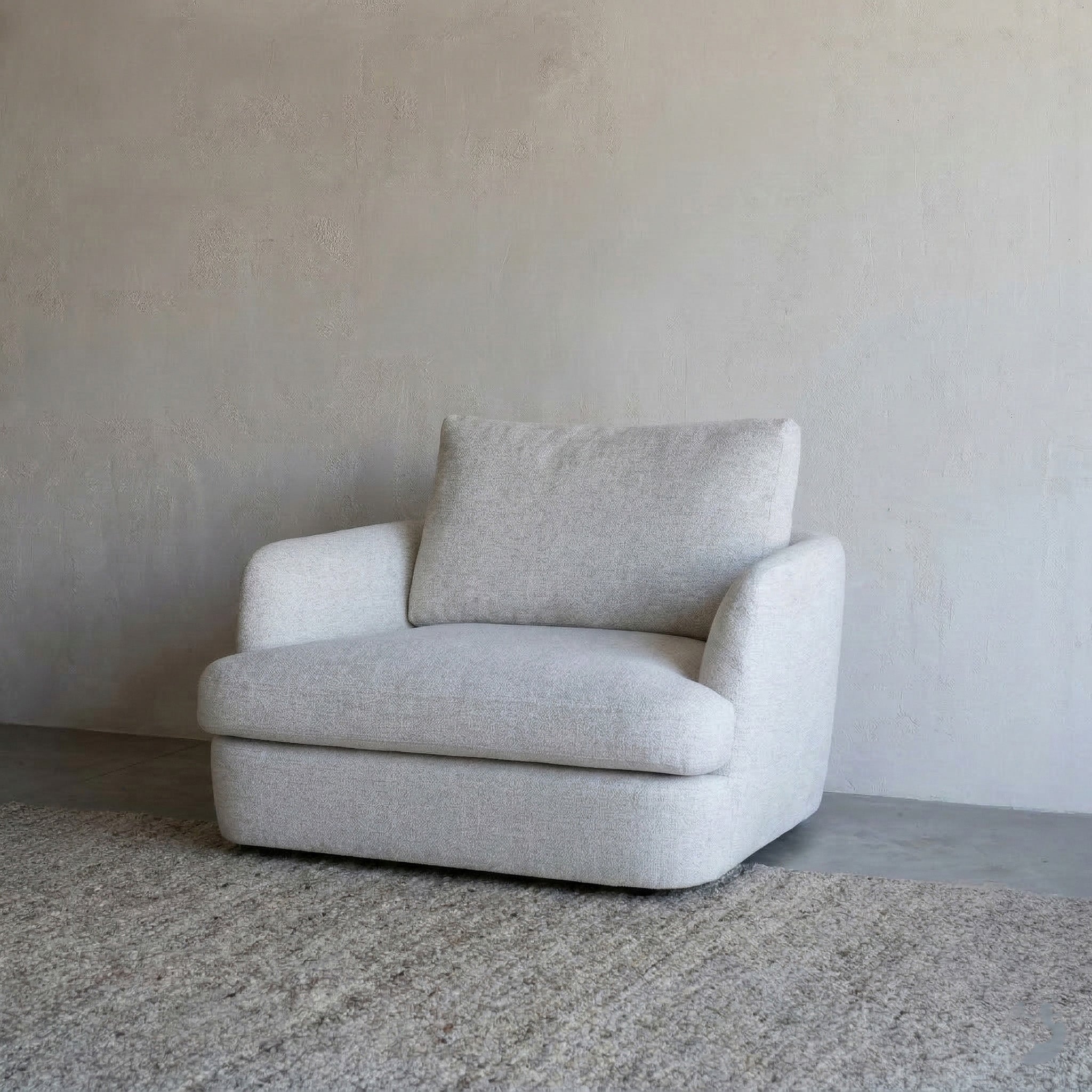 Verona Luxe Classic Cozy Armchair