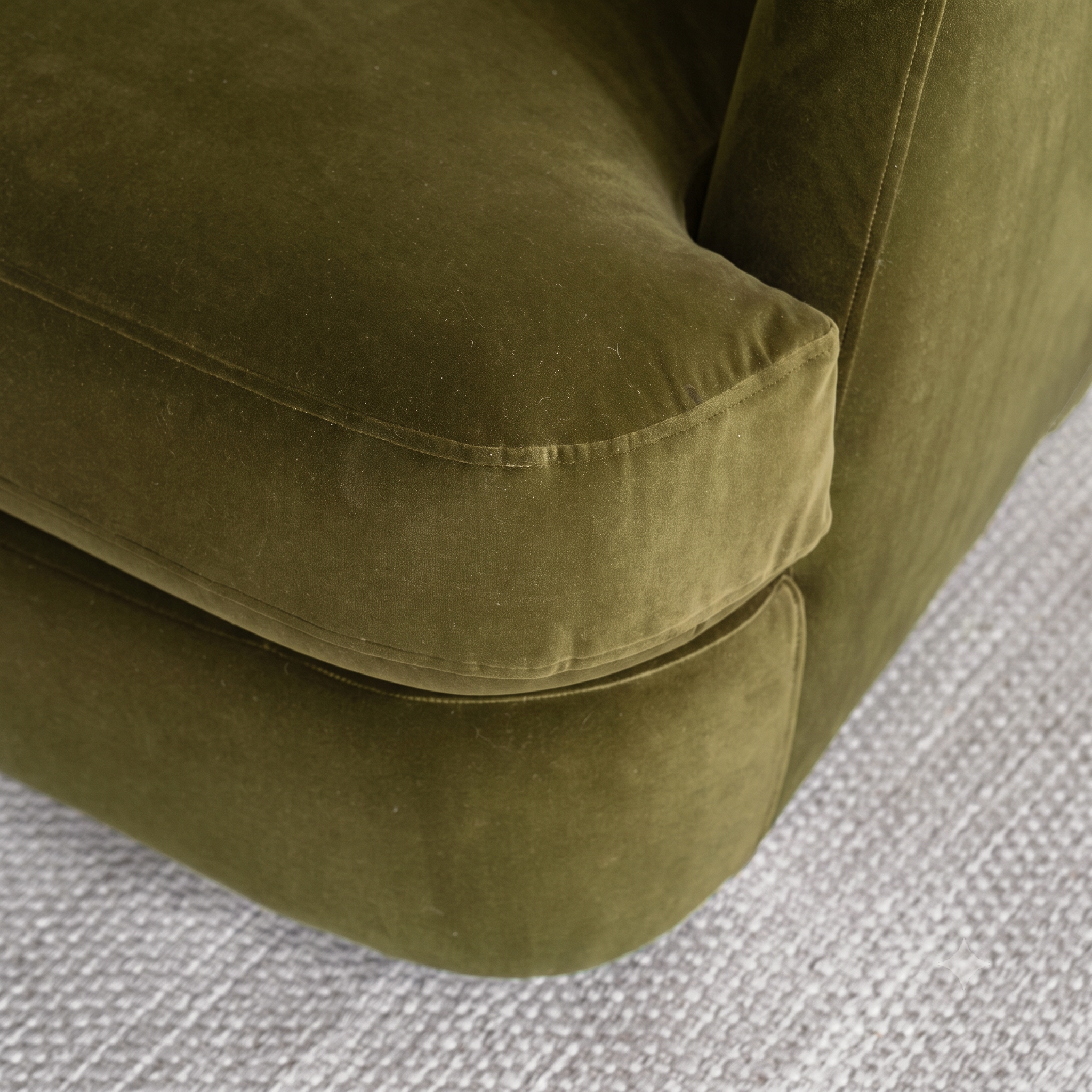 Verona Luxe Classic Cozy Armchair - GREEN VELVET