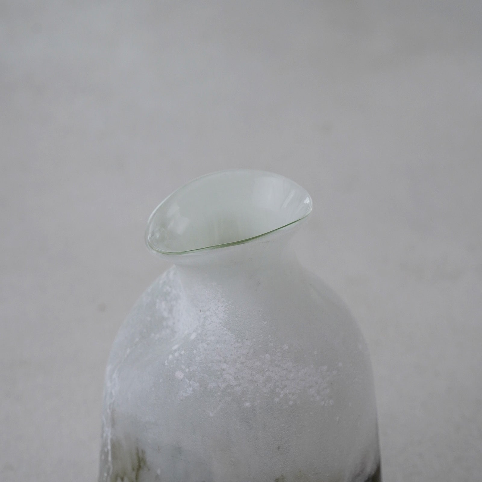 Matcha Decorative Glass Vase Open Top - 23RXAU115