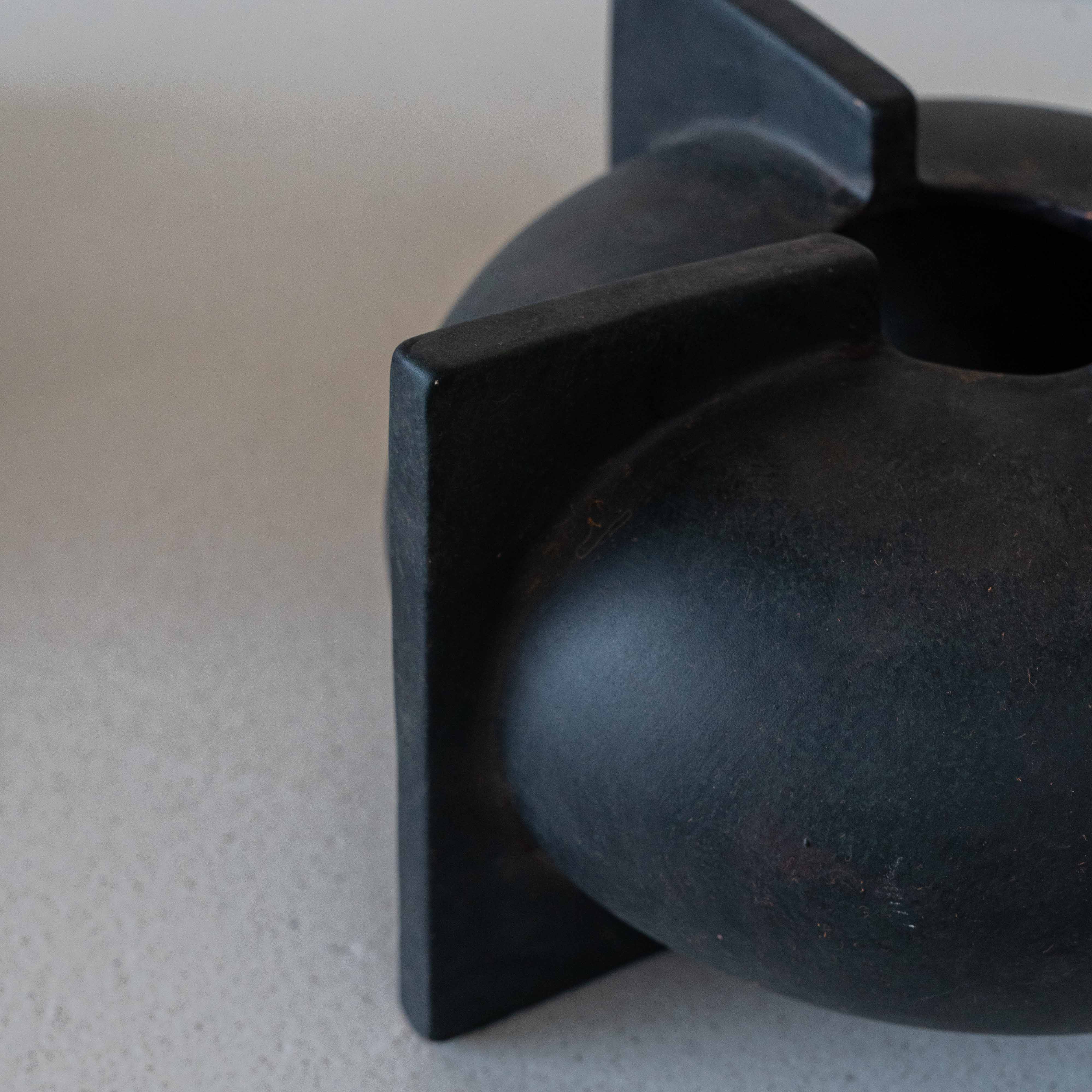 Echo Handmade Decorative Black Vase | Flower Pot - Vase - WS Living - UAE Modern Home Furniture Stores in Dubai