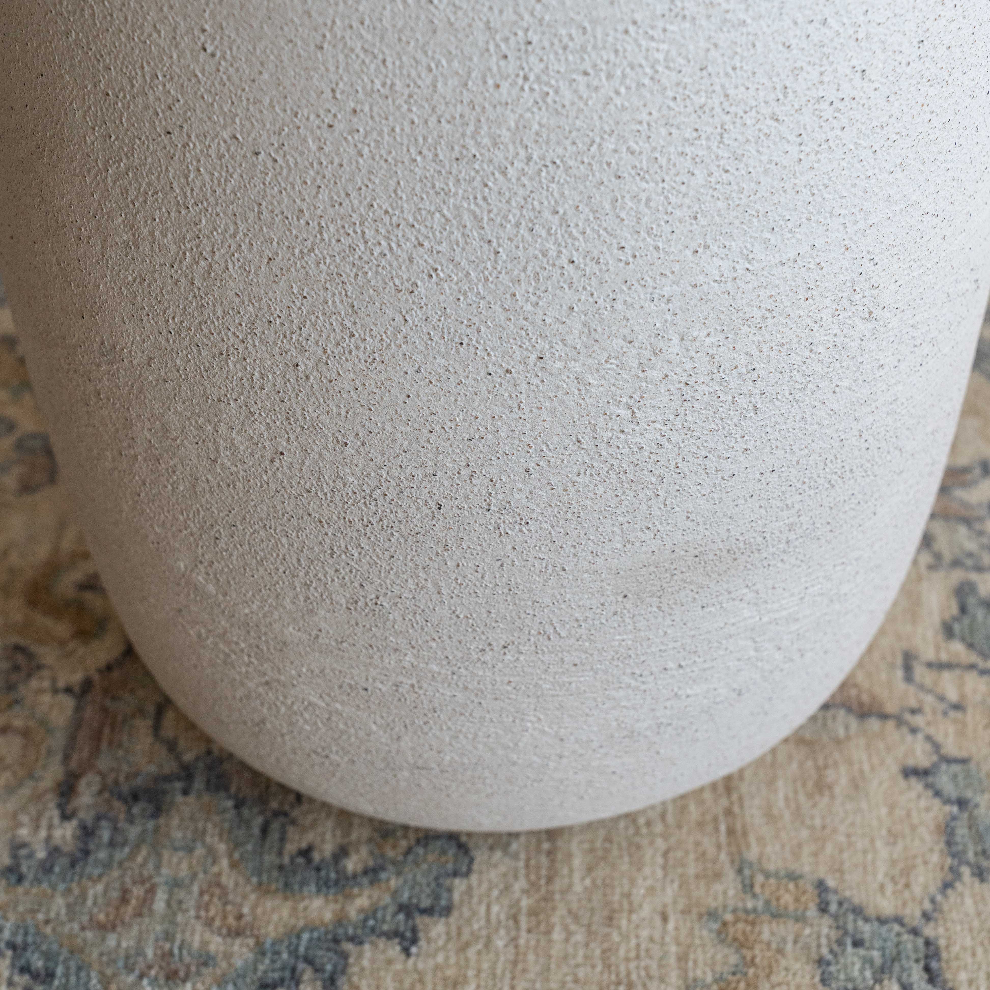 إناء زهور/مزهرية عتيقة من العاج على الطراز الاسكندنافي، من القرن التاسع عشر - للاستخدام الداخلي والخارجي 