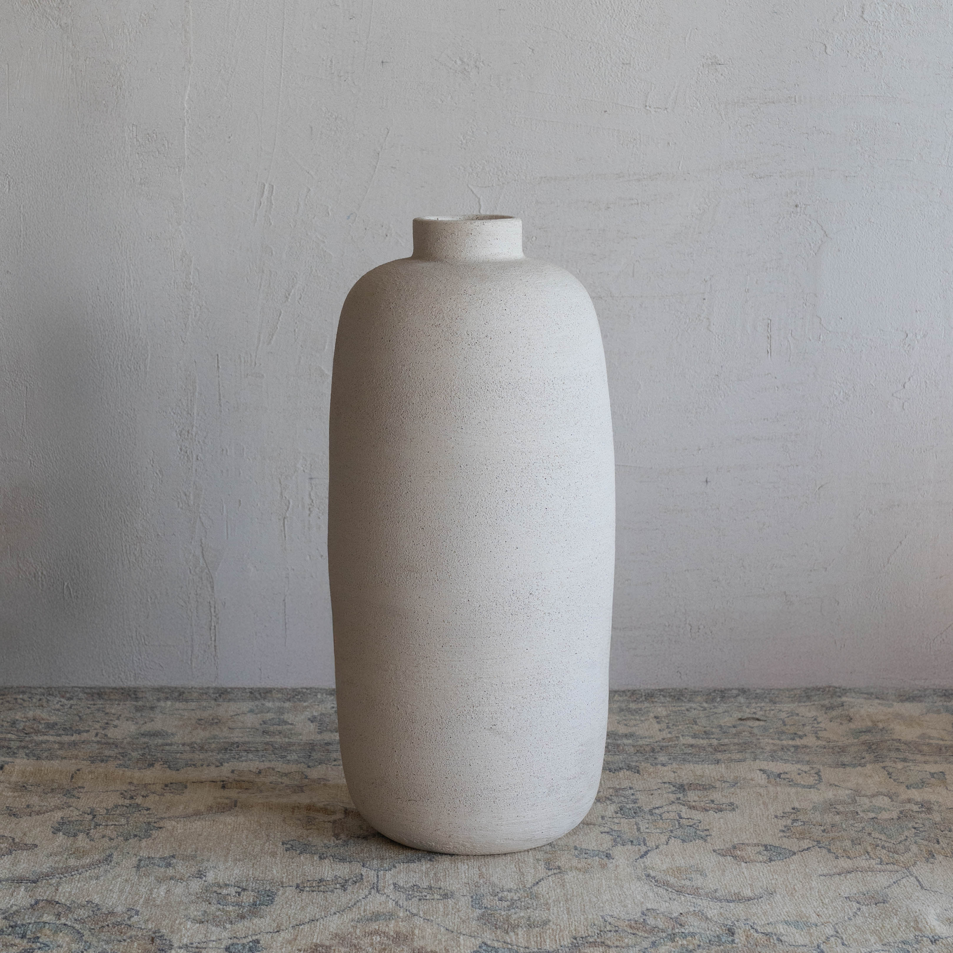 إناء زهور/مزهرية عتيقة من العاج على الطراز الاسكندنافي، من القرن التاسع عشر - للاستخدام الداخلي والخارجي 