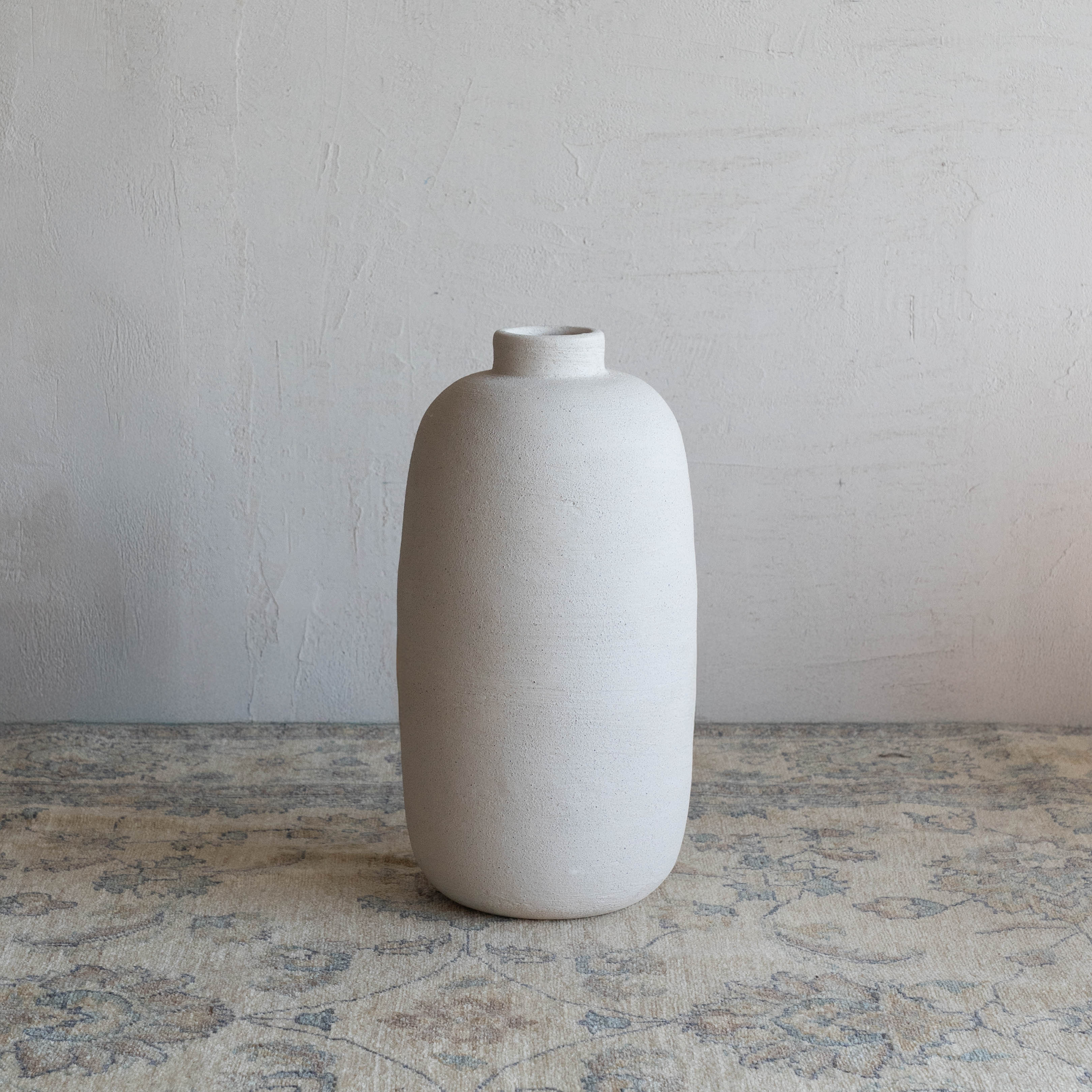 إناء زهور/مزهرية عتيقة من العاج على الطراز الاسكندنافي، من القرن التاسع عشر - للاستخدام الداخلي والخارجي 