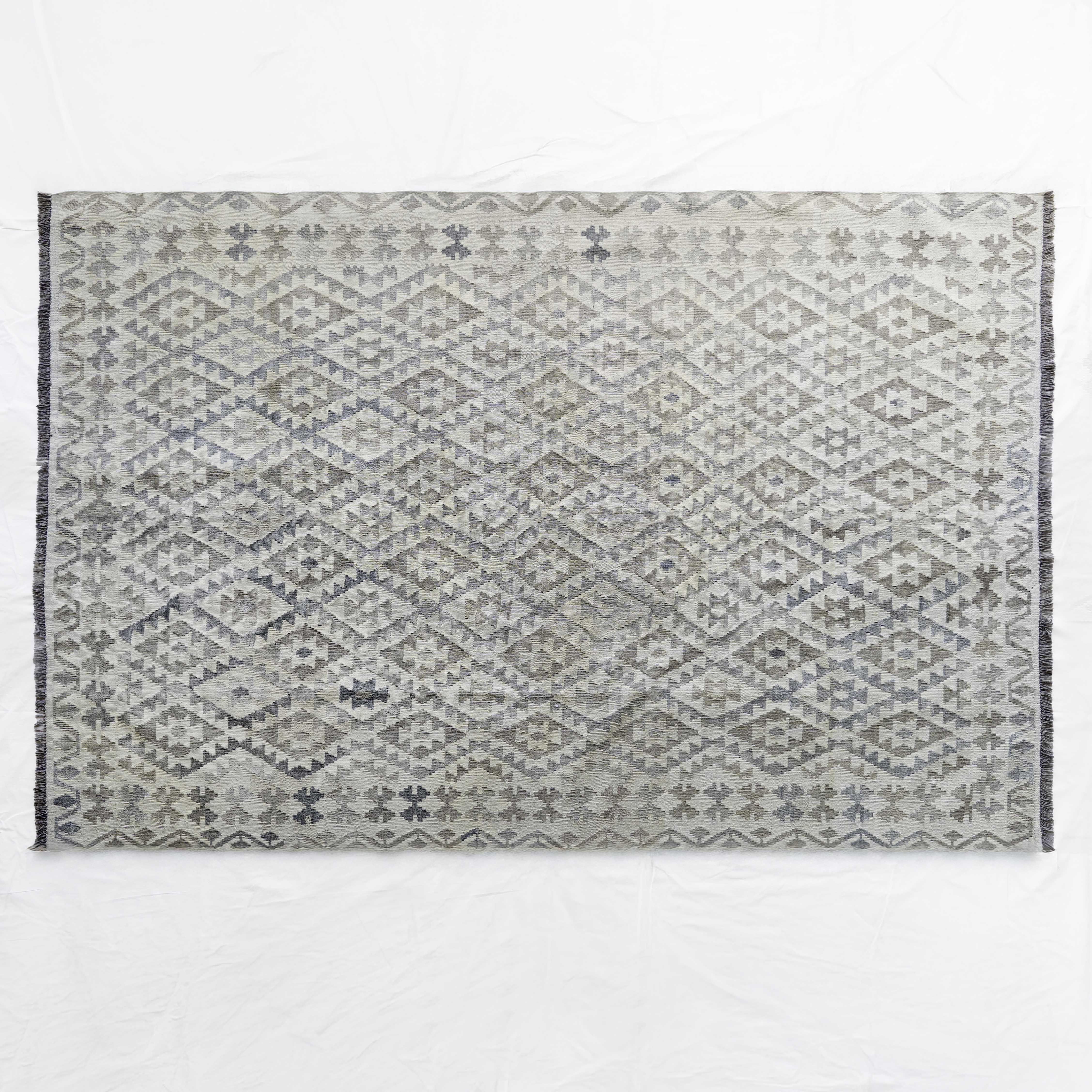 Navarre Handcrafted Kilim Rug - Light Beige