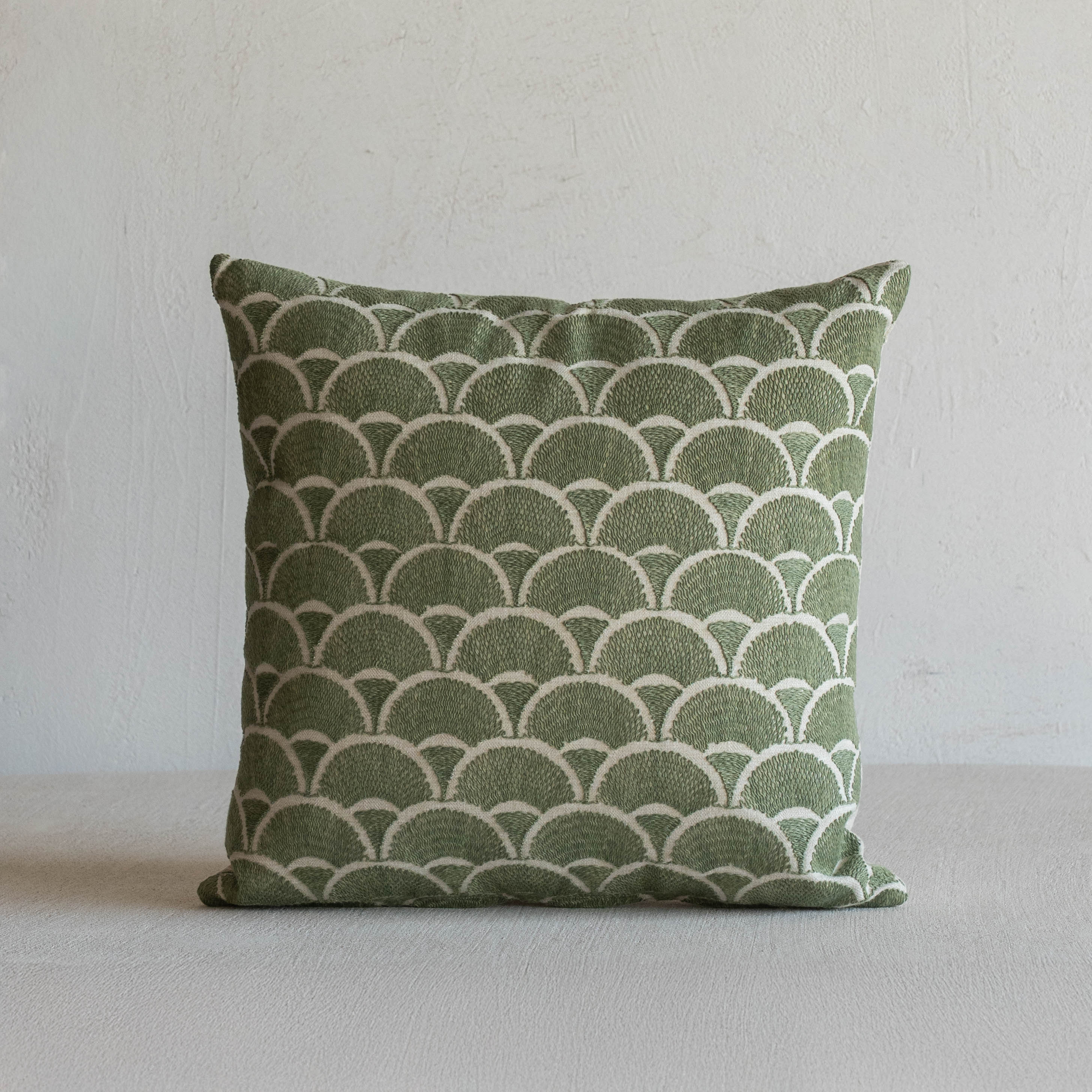 غطاء وسادة فيليور أبيض