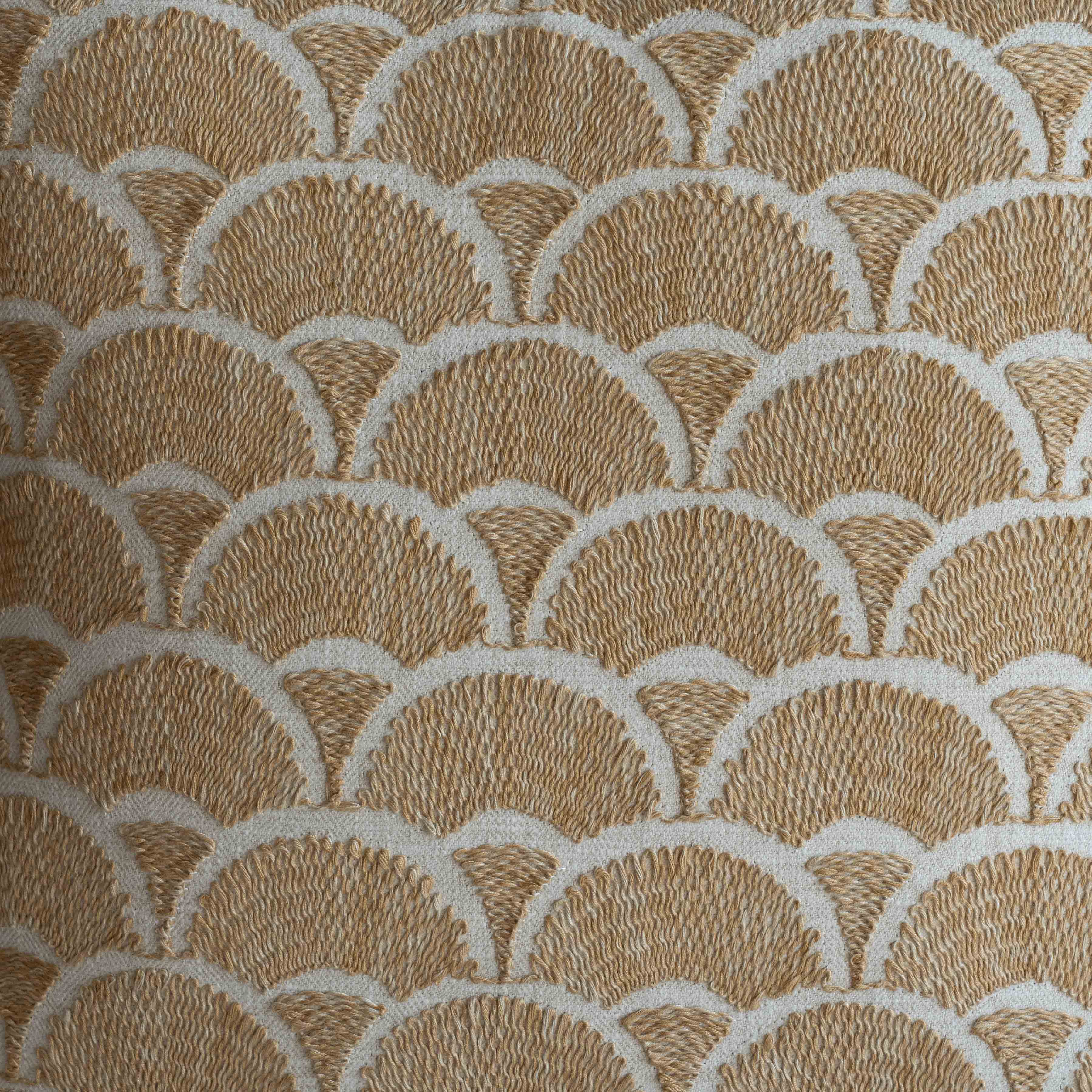 غطاء وسادة فيليور أبيض