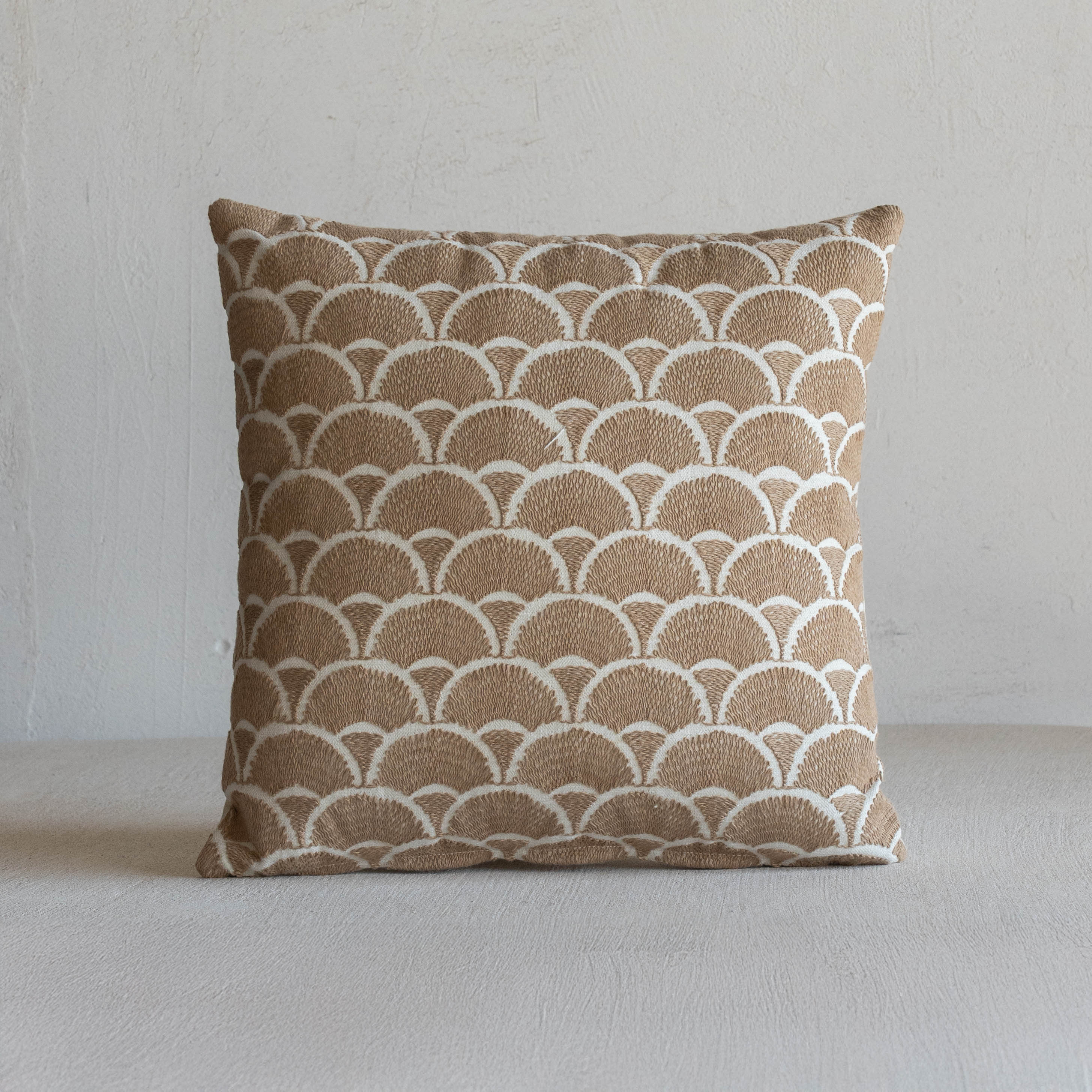 غطاء وسادة فيليور أبيض