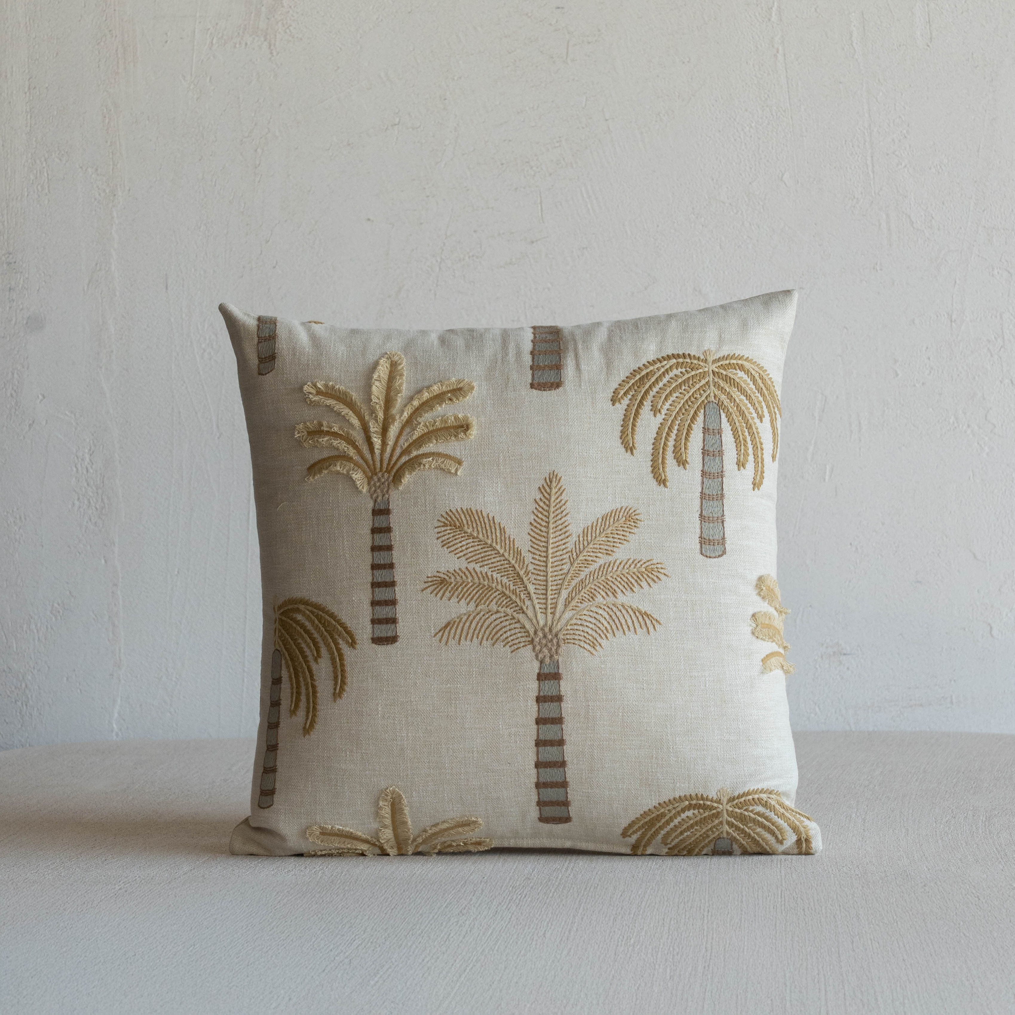 غطاء وسادة فيليور أبيض