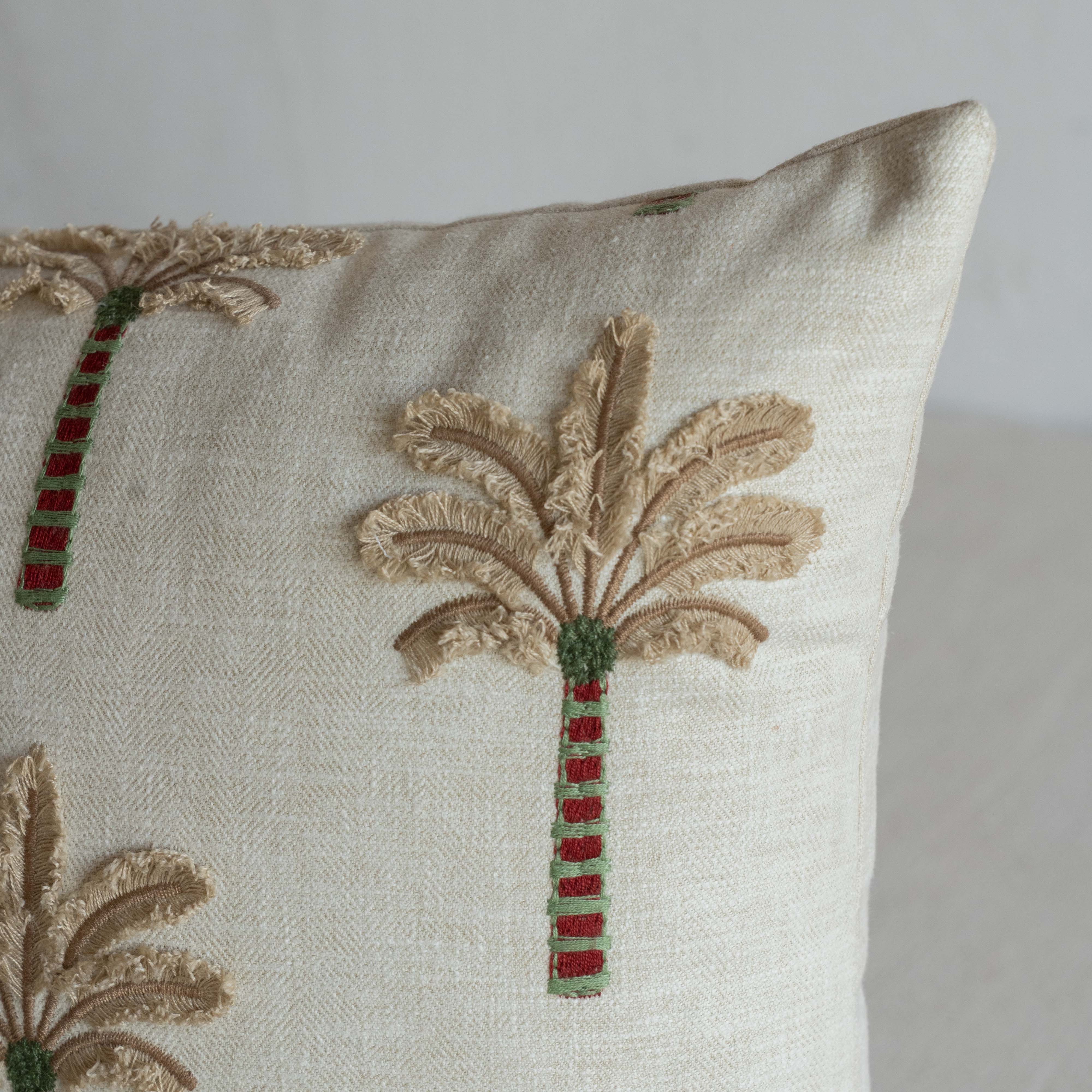 غطاء وسادة فيليور أبيض