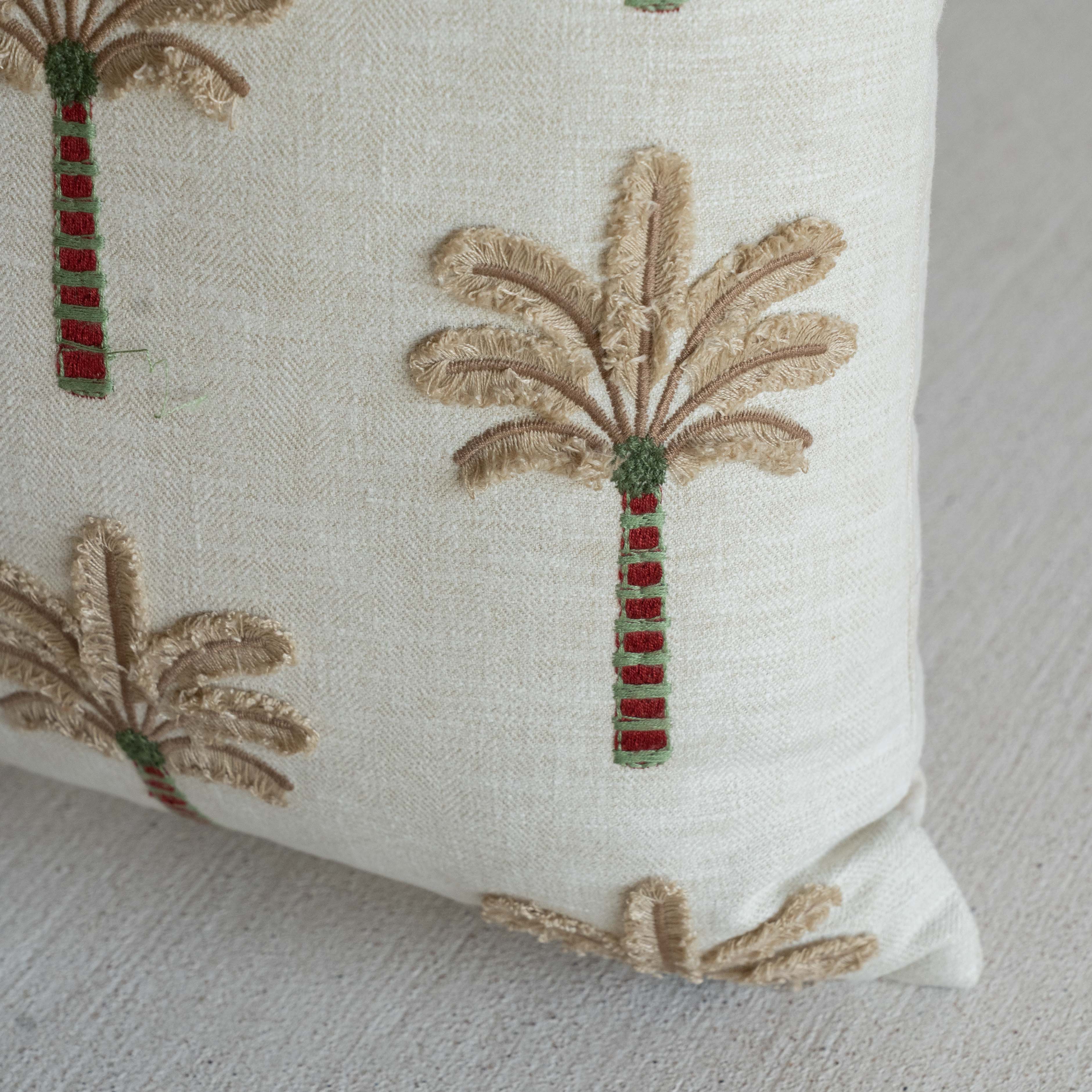 غطاء وسادة فيليور أبيض