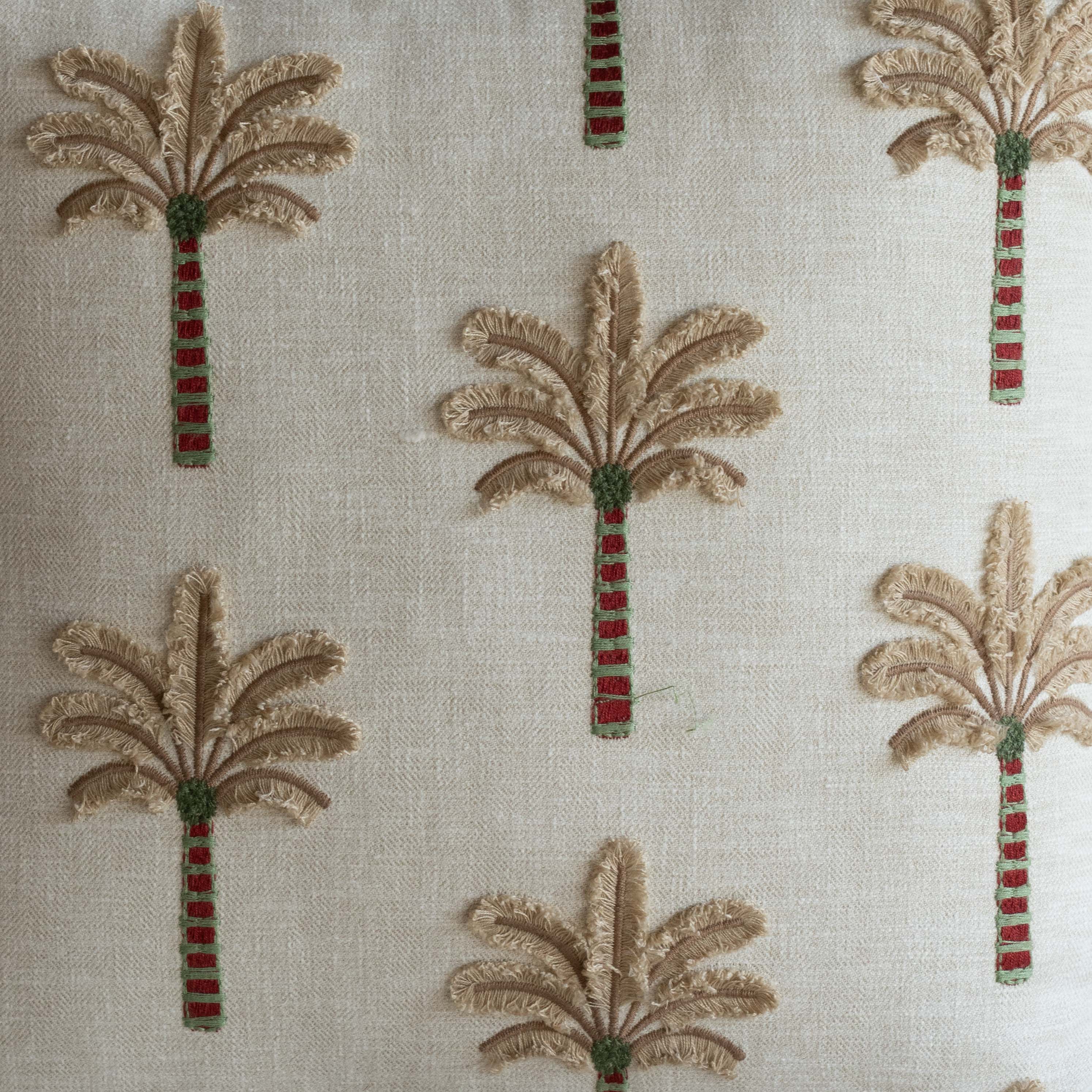 غطاء وسادة فيليور أبيض