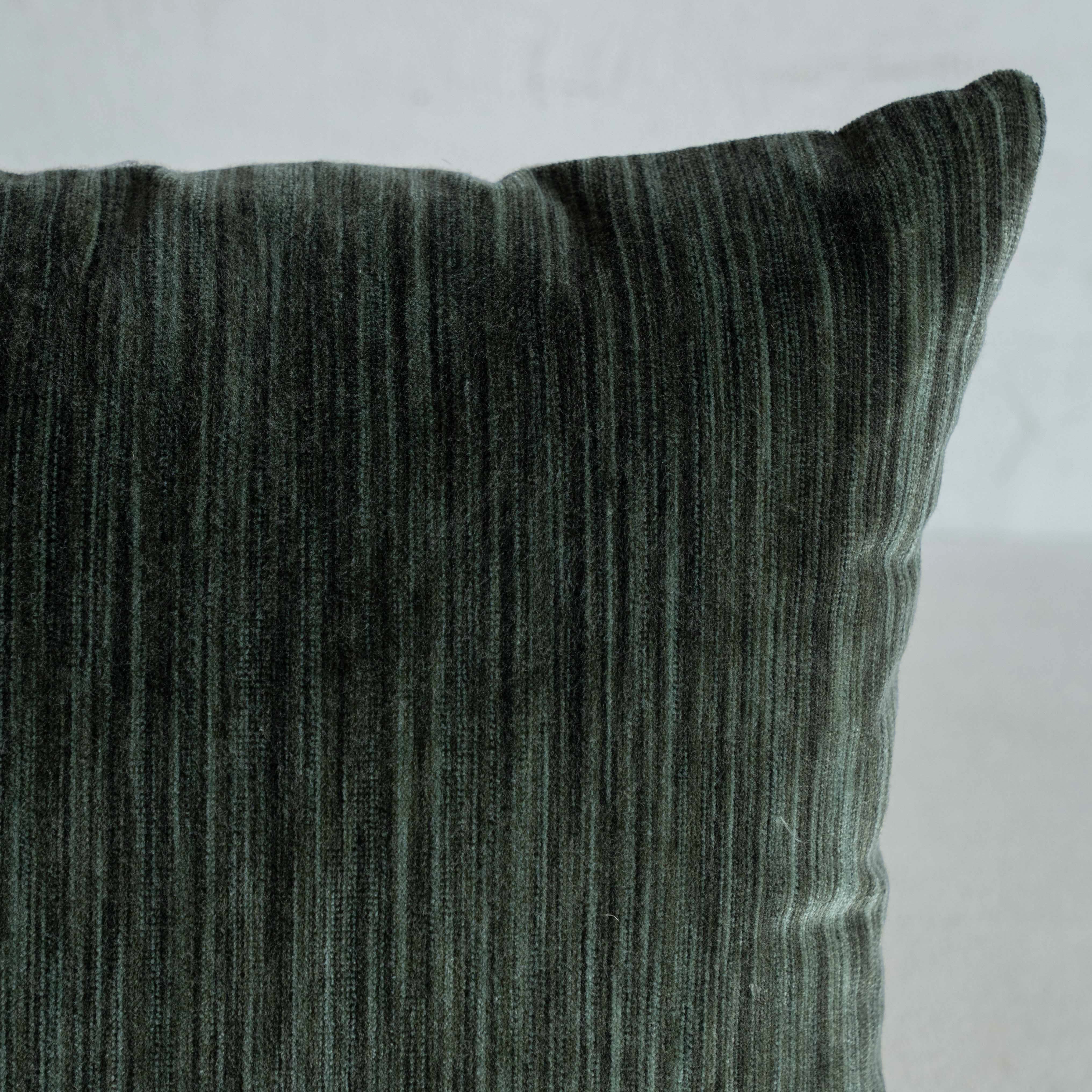 غطاء وسادة فيليور أبيض