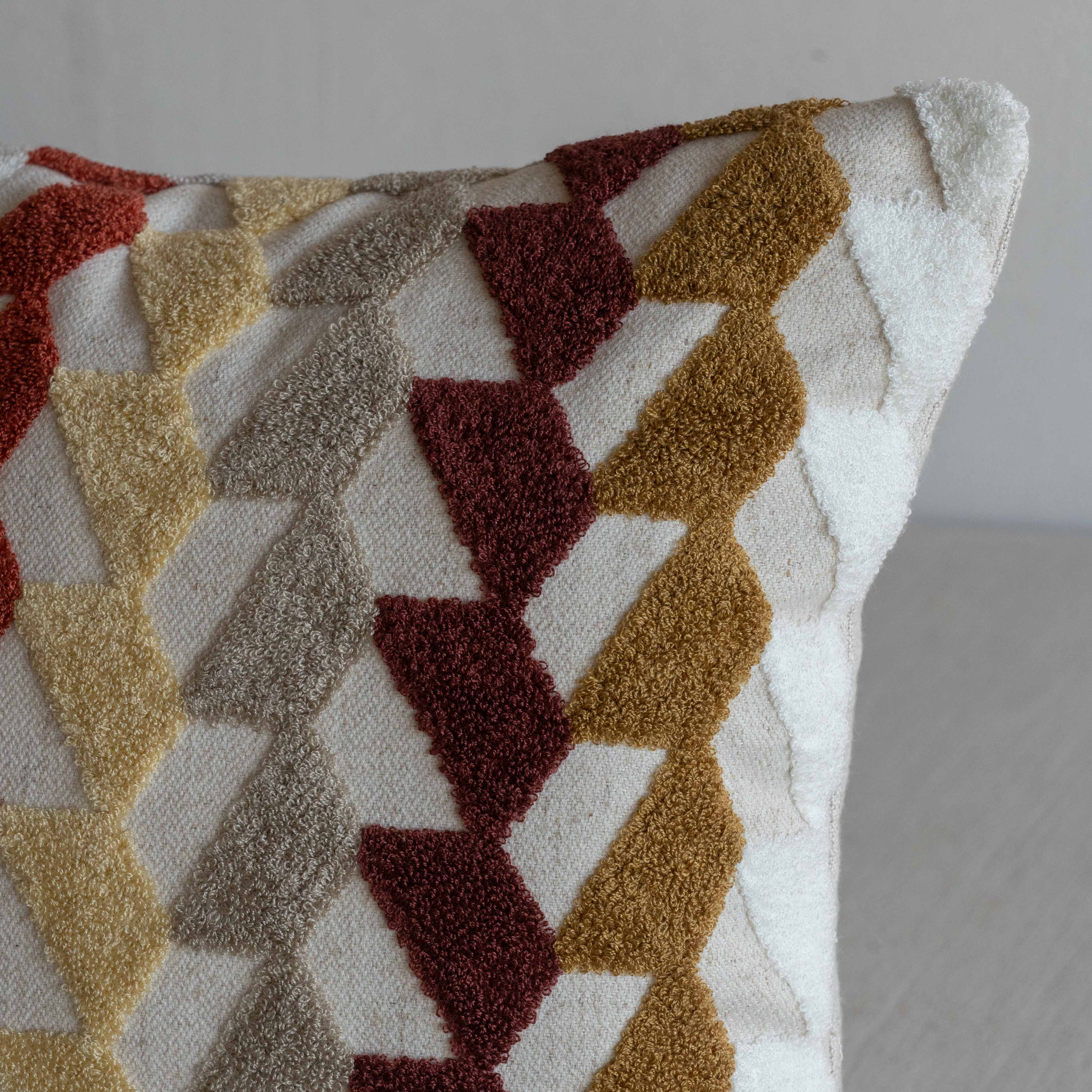 غطاء وسادة فيليور أبيض