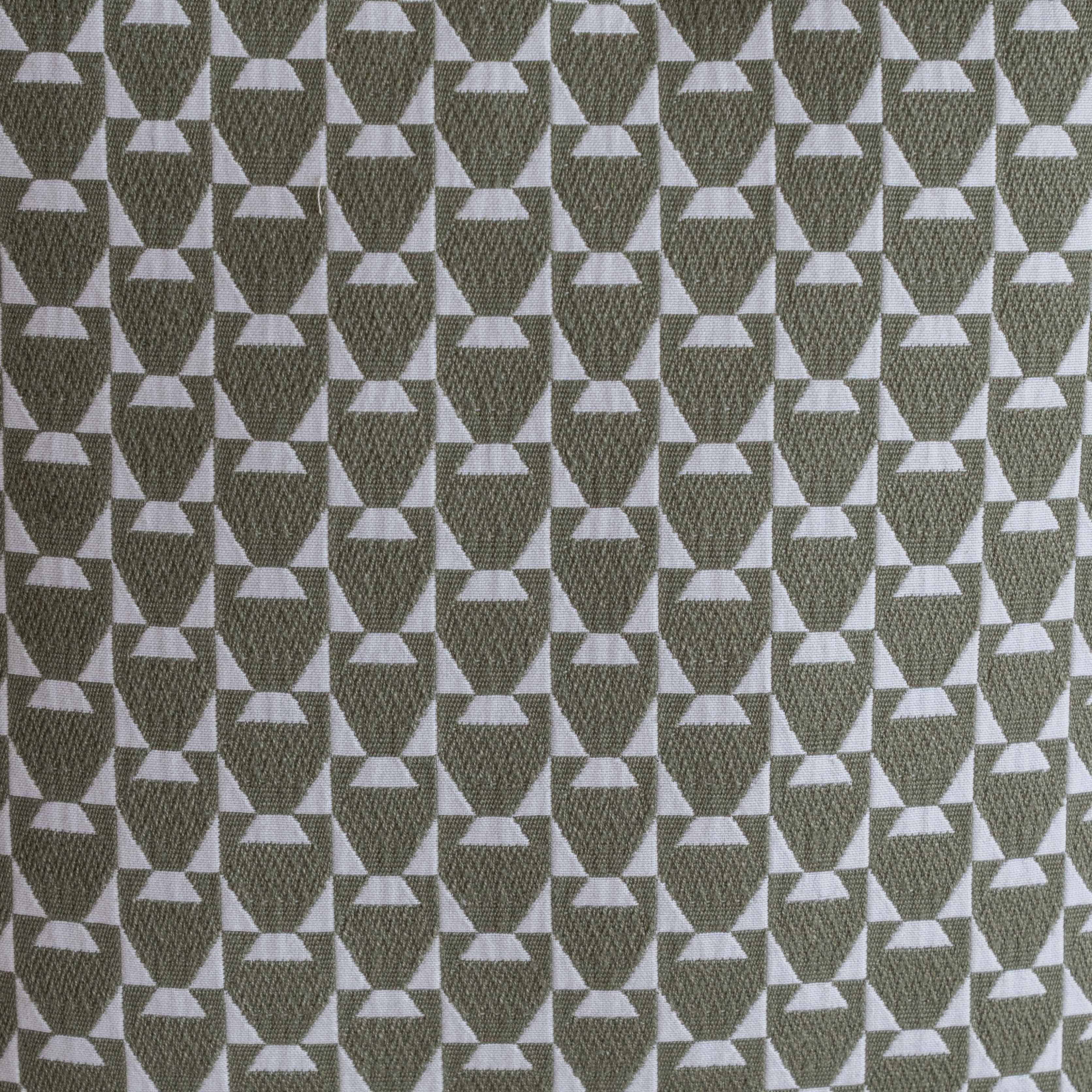 غطاء وسادة فيليور أبيض