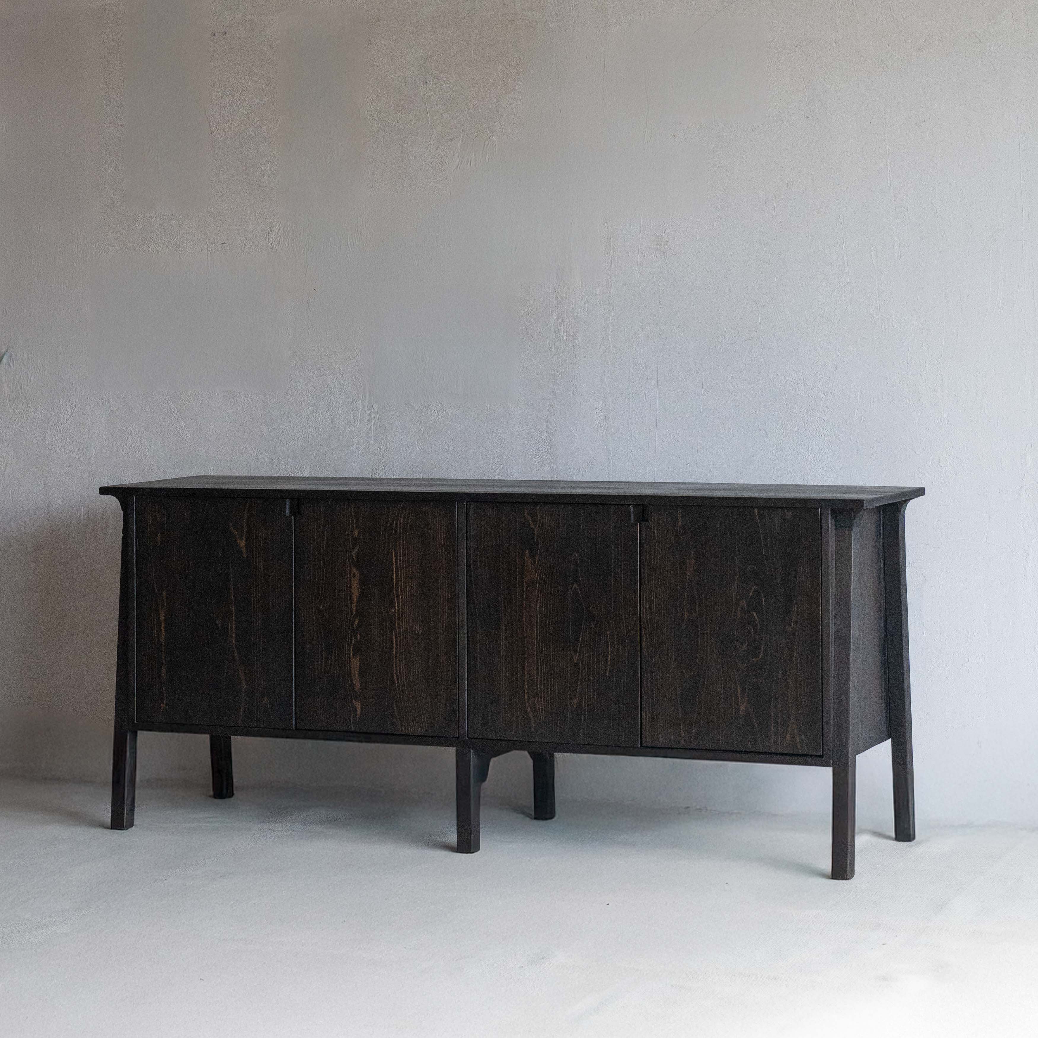 خزانة جانبية دارينا من خشب الصنوبر الصلب - لون الجوز الداكن