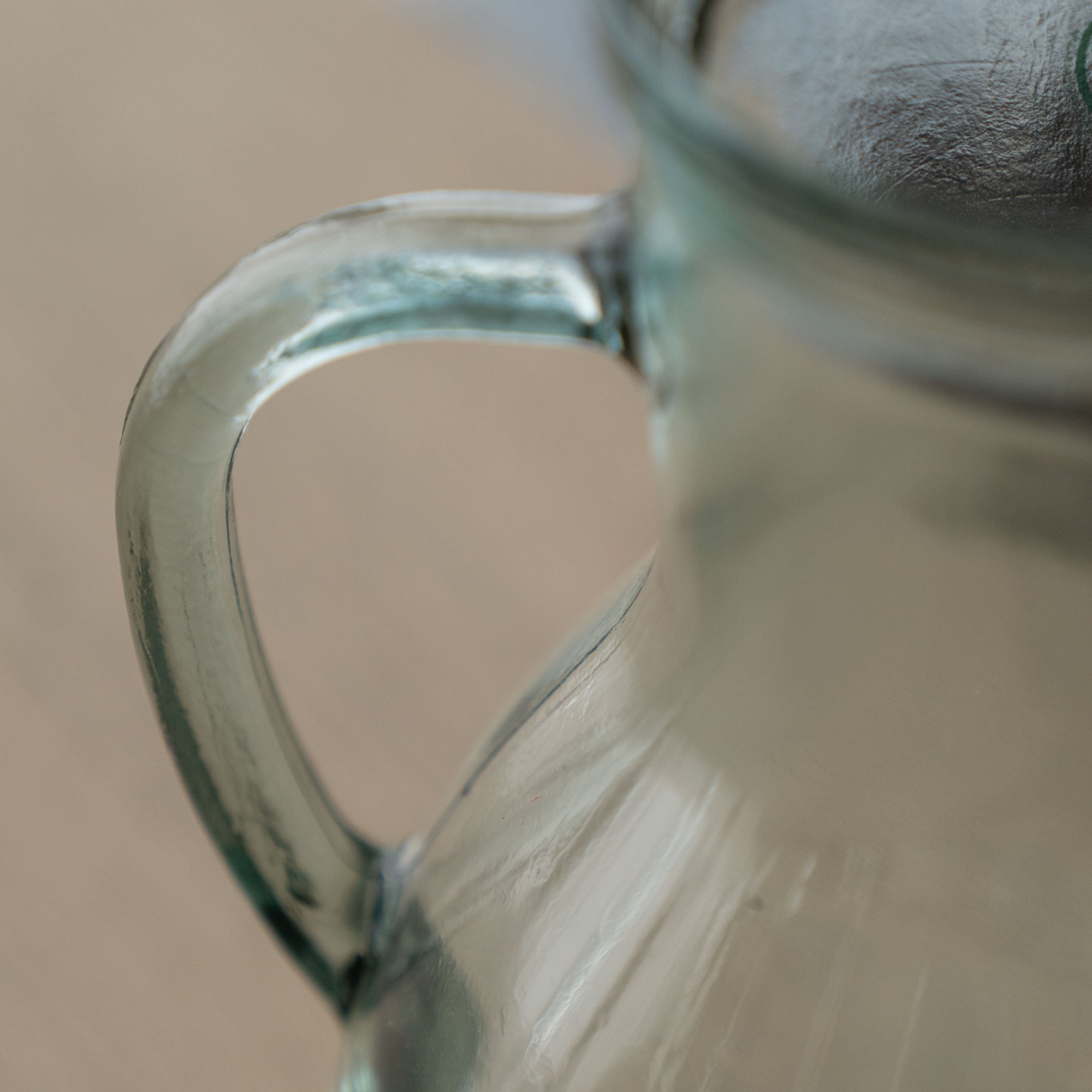 إبريق ماء زجاجي مزخرف باللون الأزرق الكلاسيكي من بلادي | مرطبان 