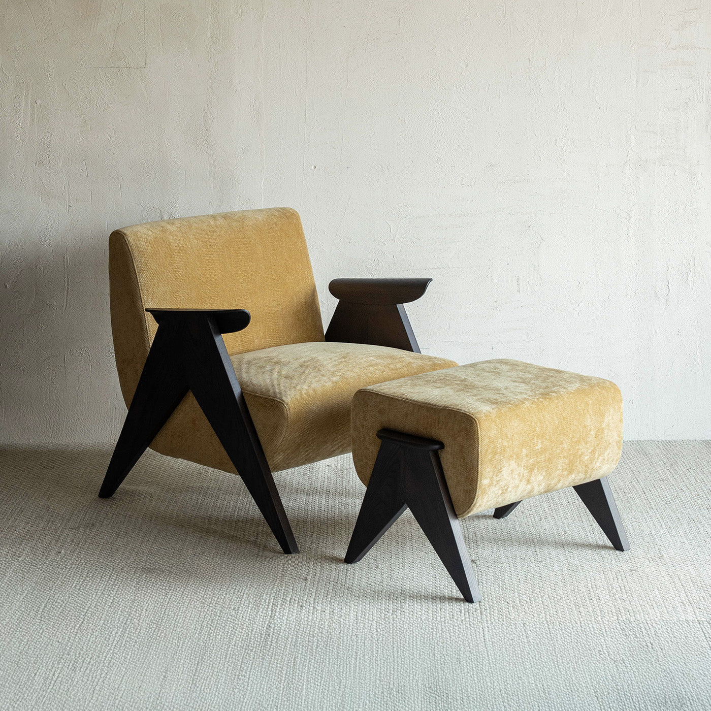 Elm Crest Retro Style Armchair With Ottoman