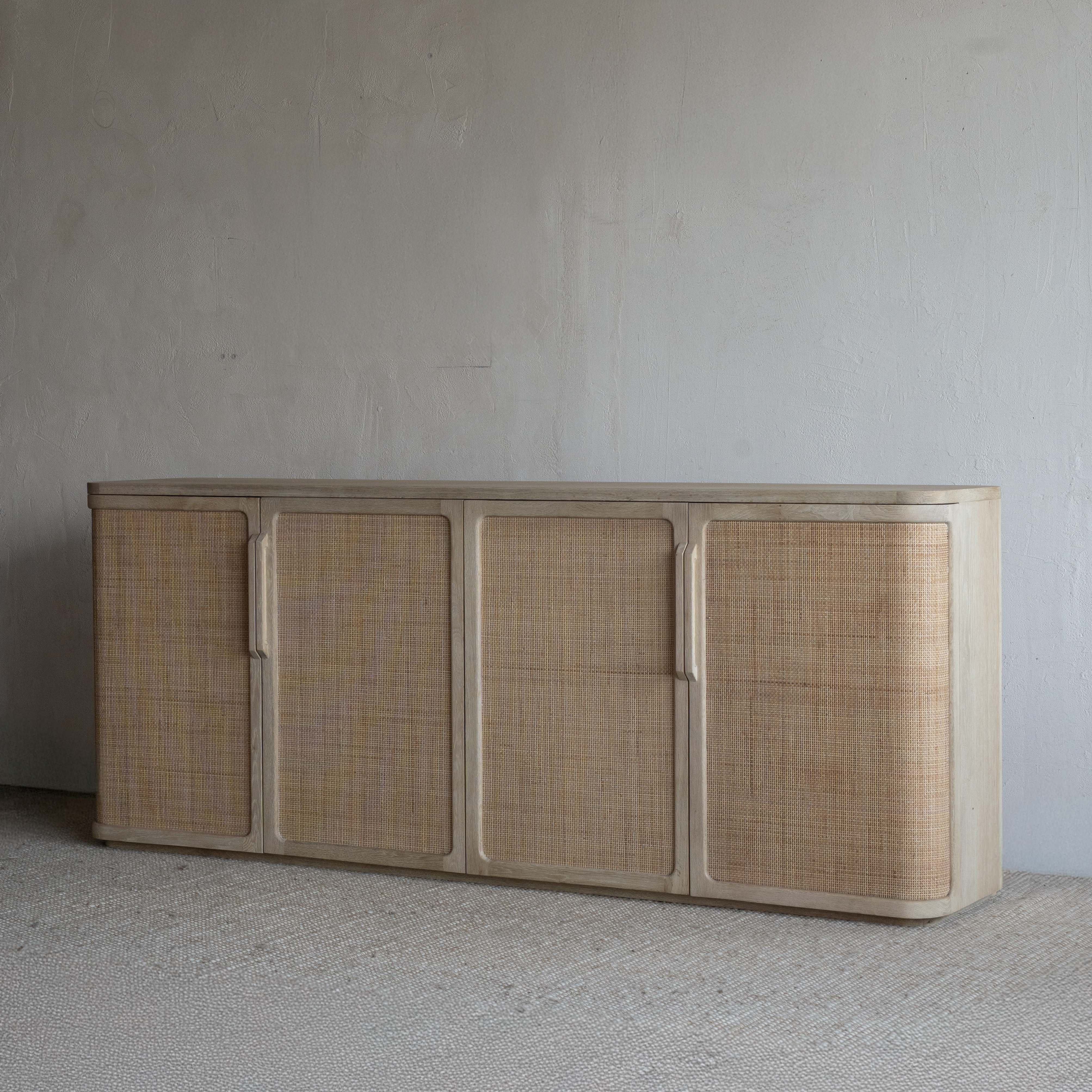 وحدة تلفزيون من خشب الدردار بتصميم عتيق على شكل عرش - كبيرة 