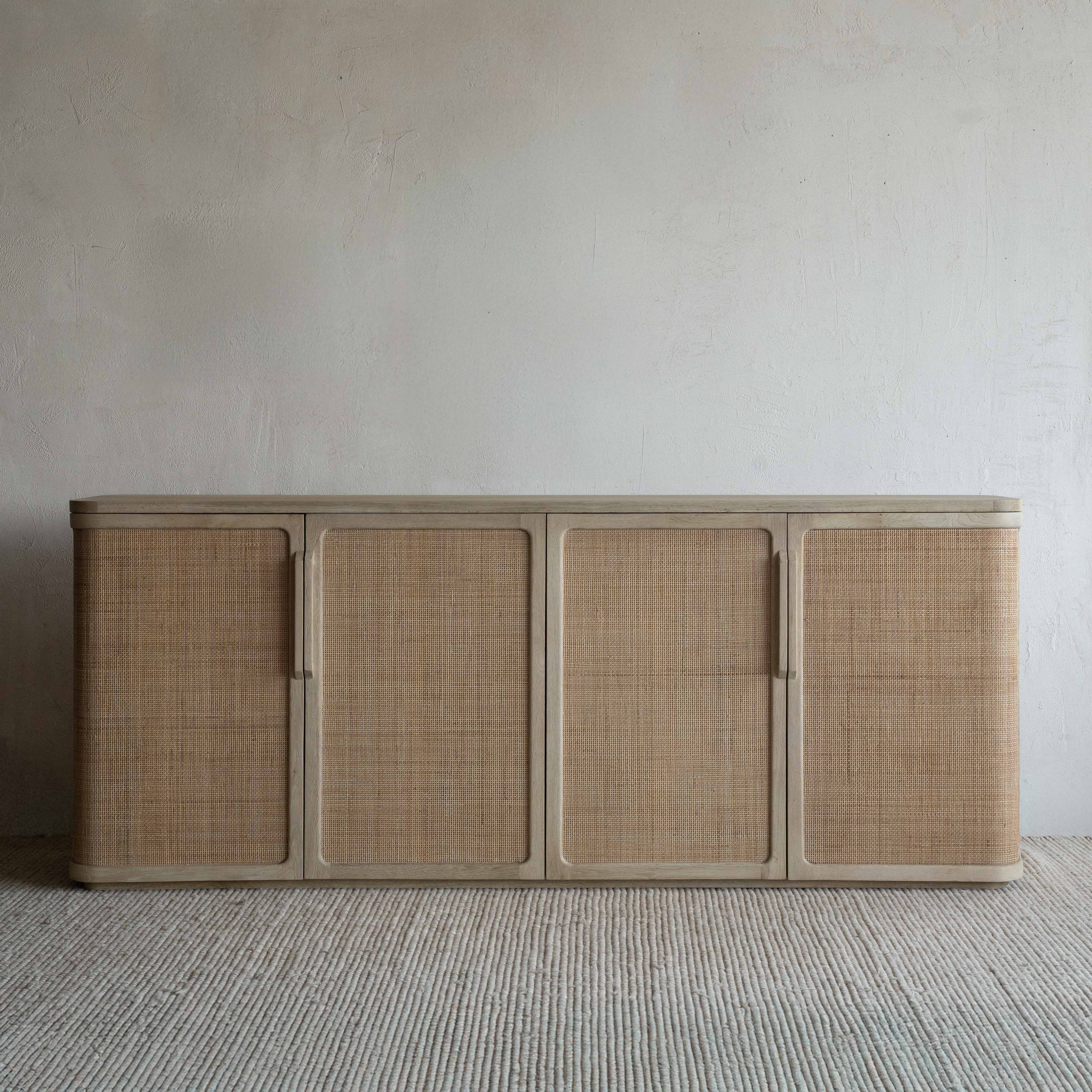 وحدة تلفزيون من خشب الدردار بتصميم عتيق على شكل عرش - كبيرة 