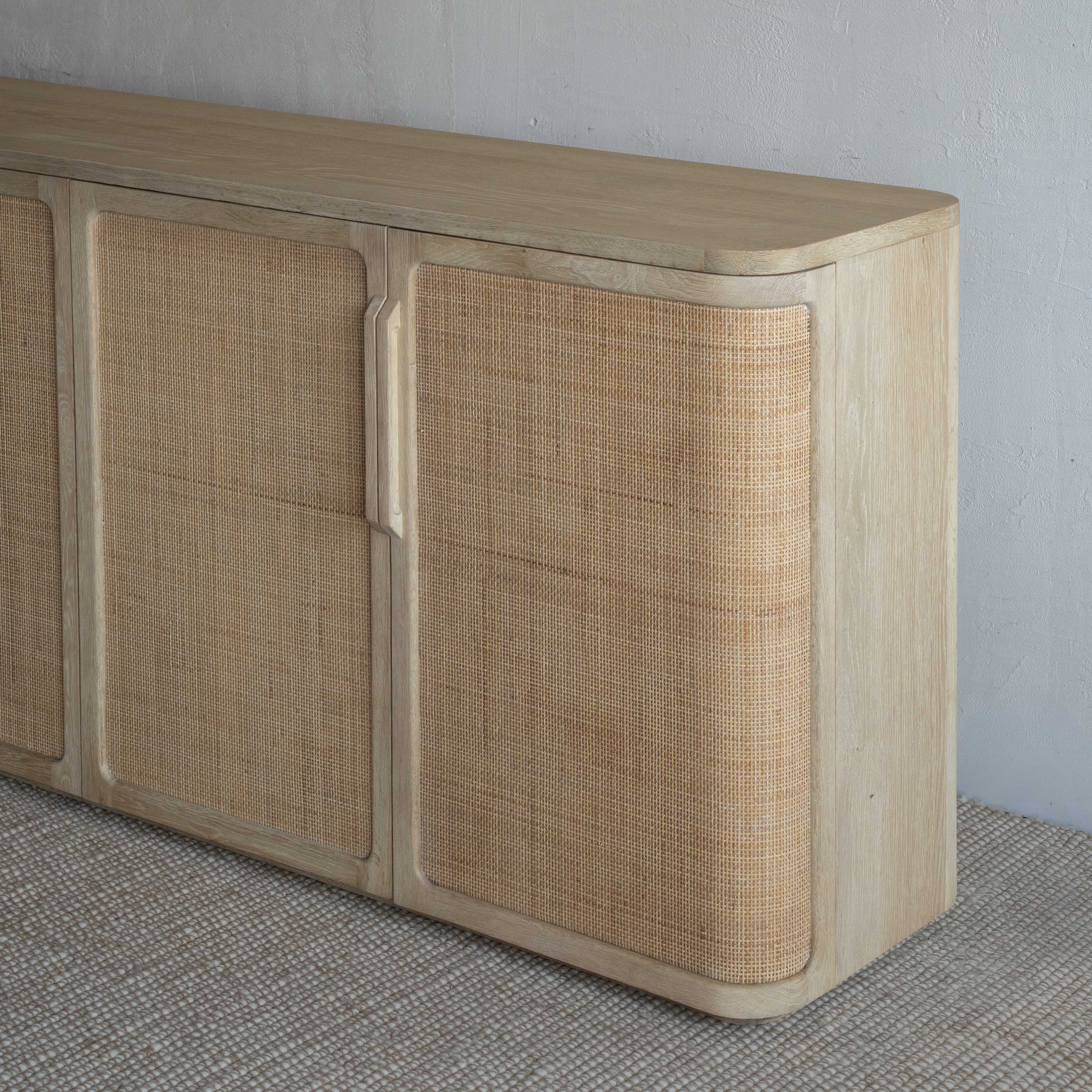 وحدة تلفزيون من خشب الدردار بتصميم عتيق على شكل عرش - كبيرة 