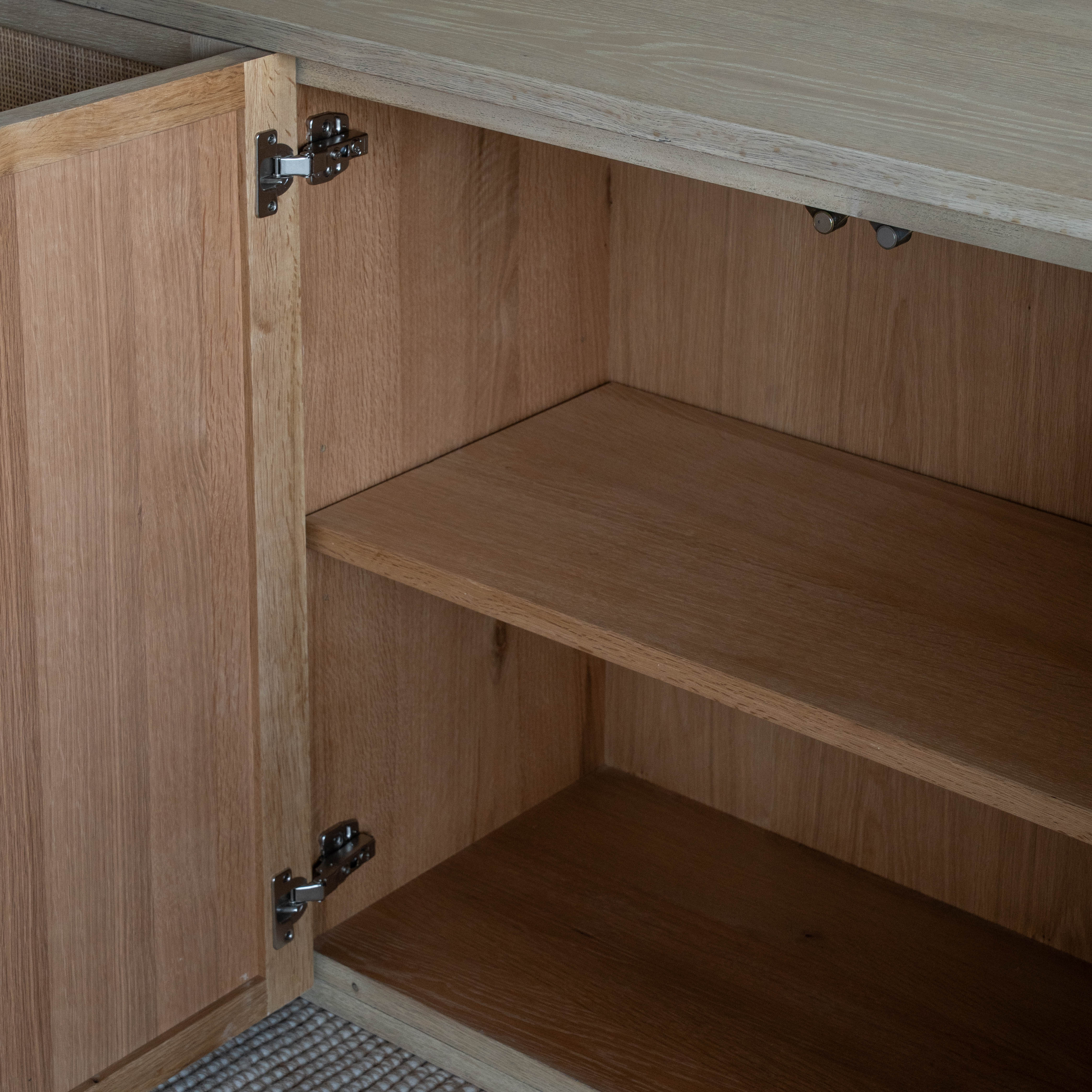 وحدة تلفزيون من خشب الدردار بتصميم عتيق على شكل عرش - كبيرة 