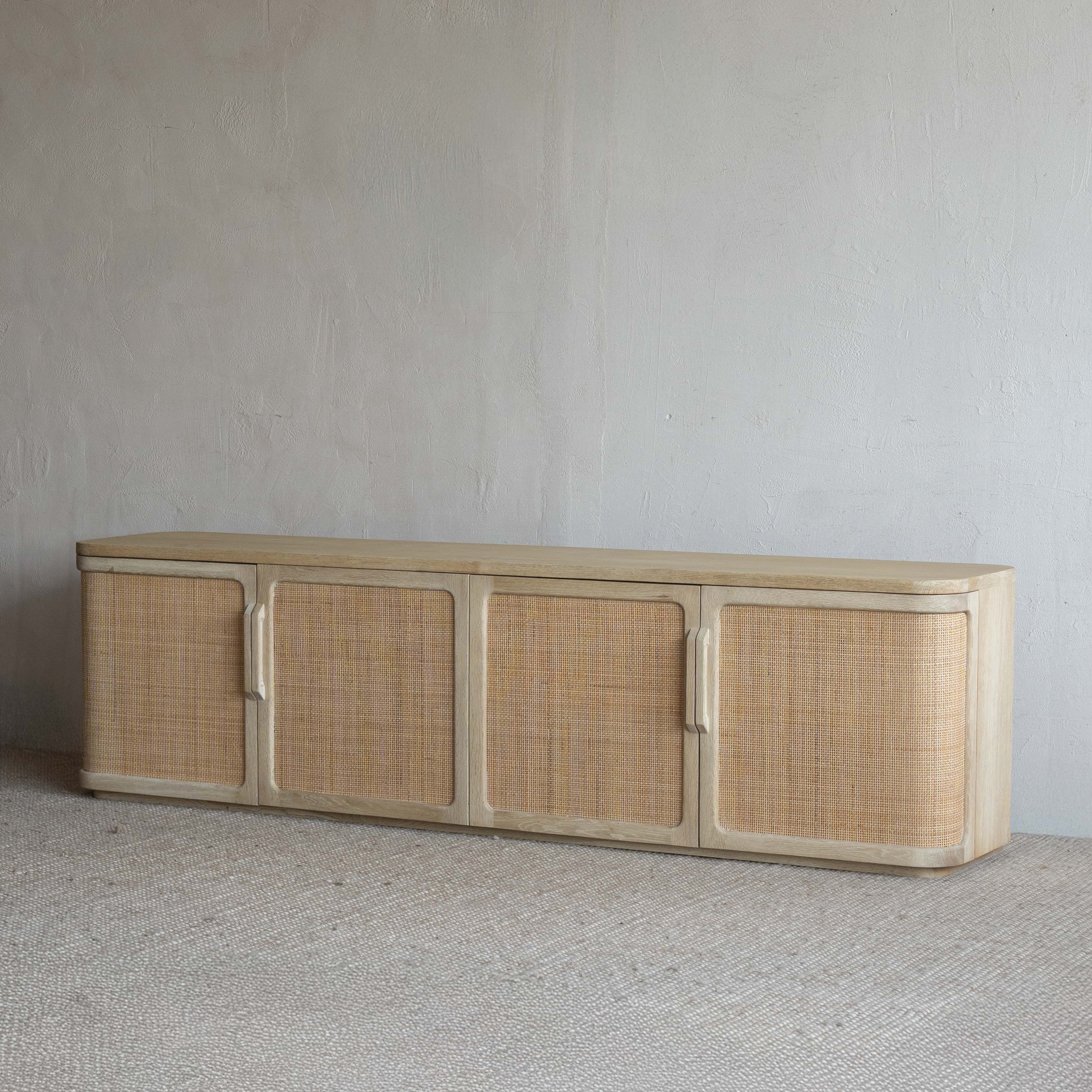 وحدة تلفزيون من خشب الدردار بتصميم عتيق على شكل عرش - كبيرة 