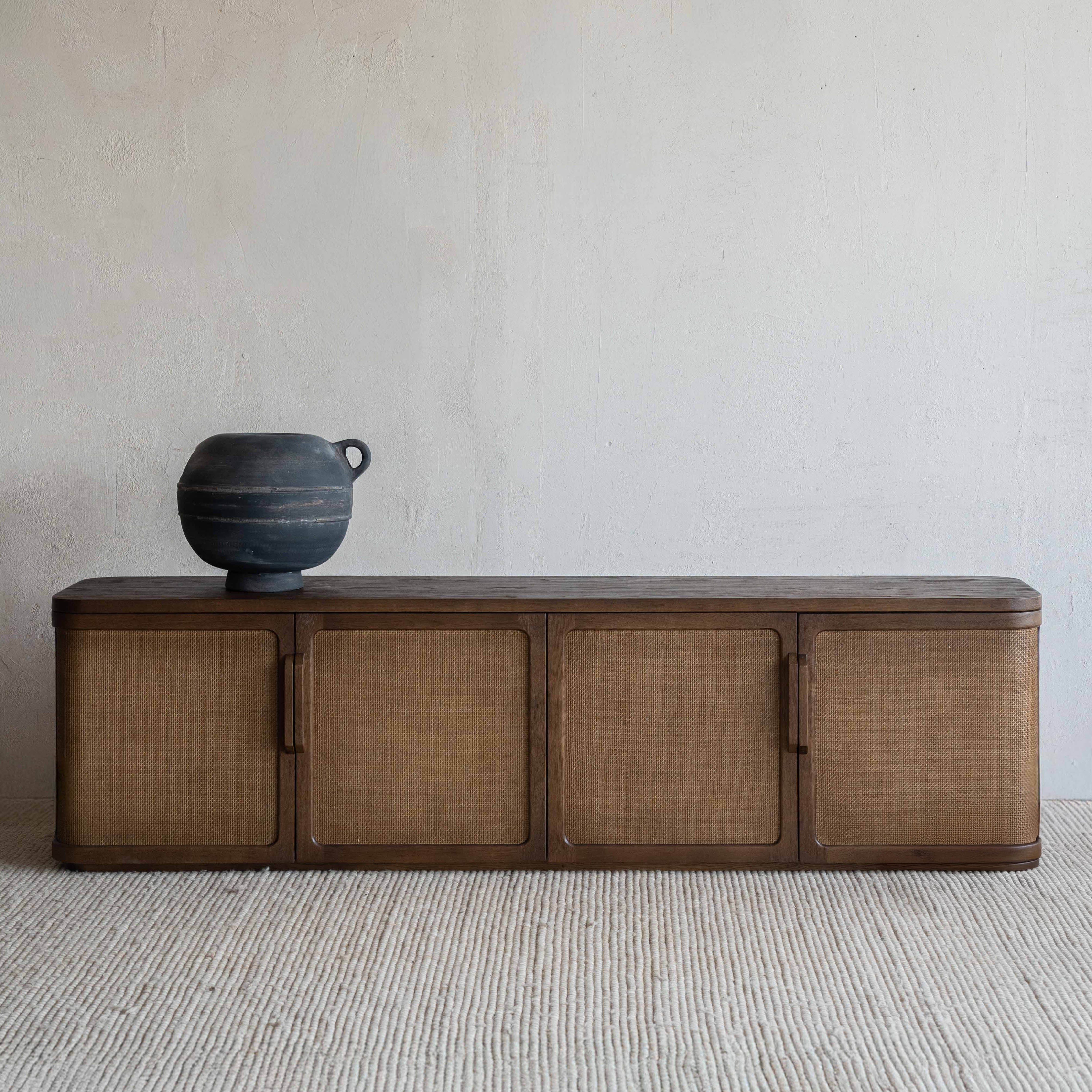 وحدة تلفزيون من خشب الدردار بتصميم عتيق على شكل عرش - كبيرة 