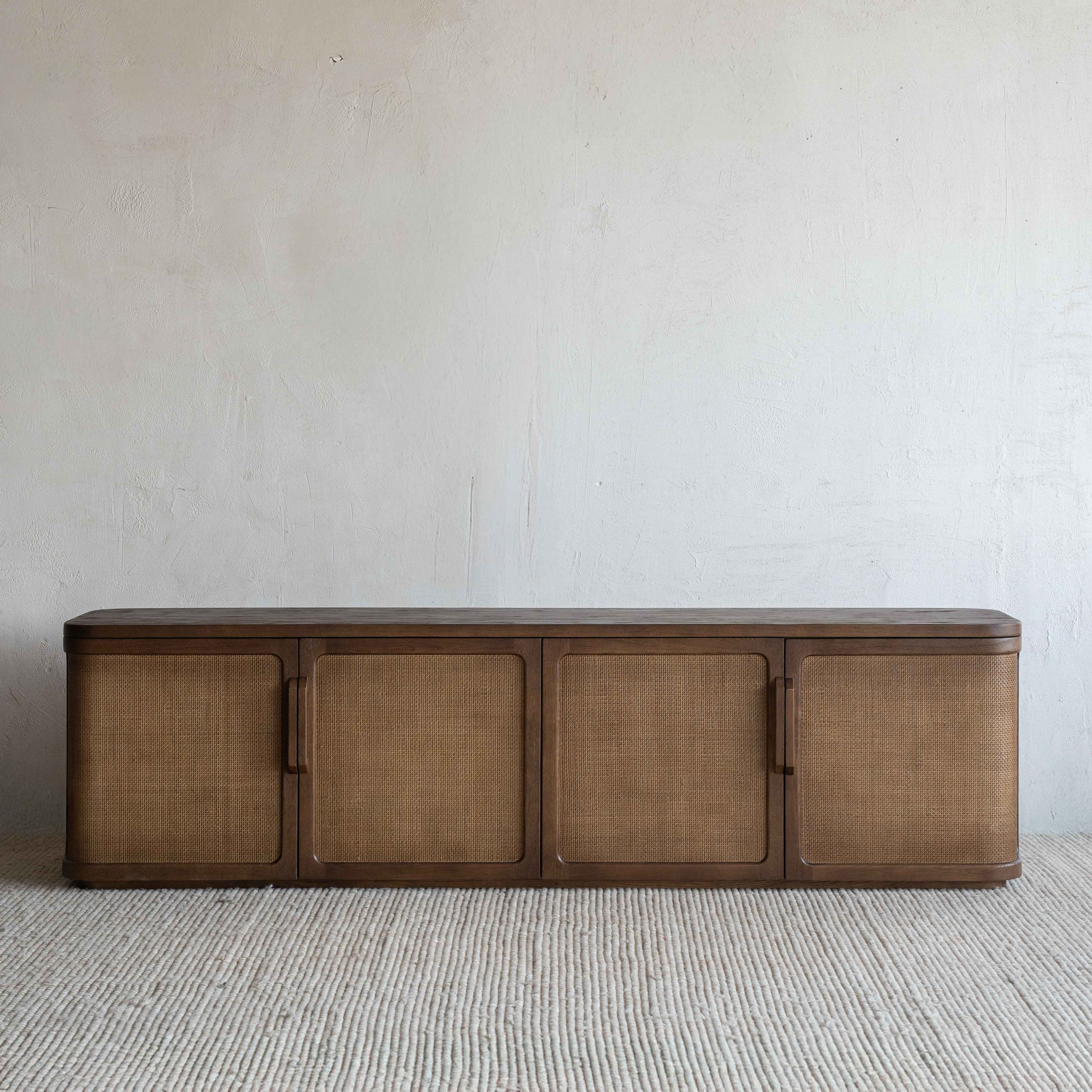 وحدة تلفزيون من خشب الدردار بتصميم عتيق على شكل عرش - كبيرة 