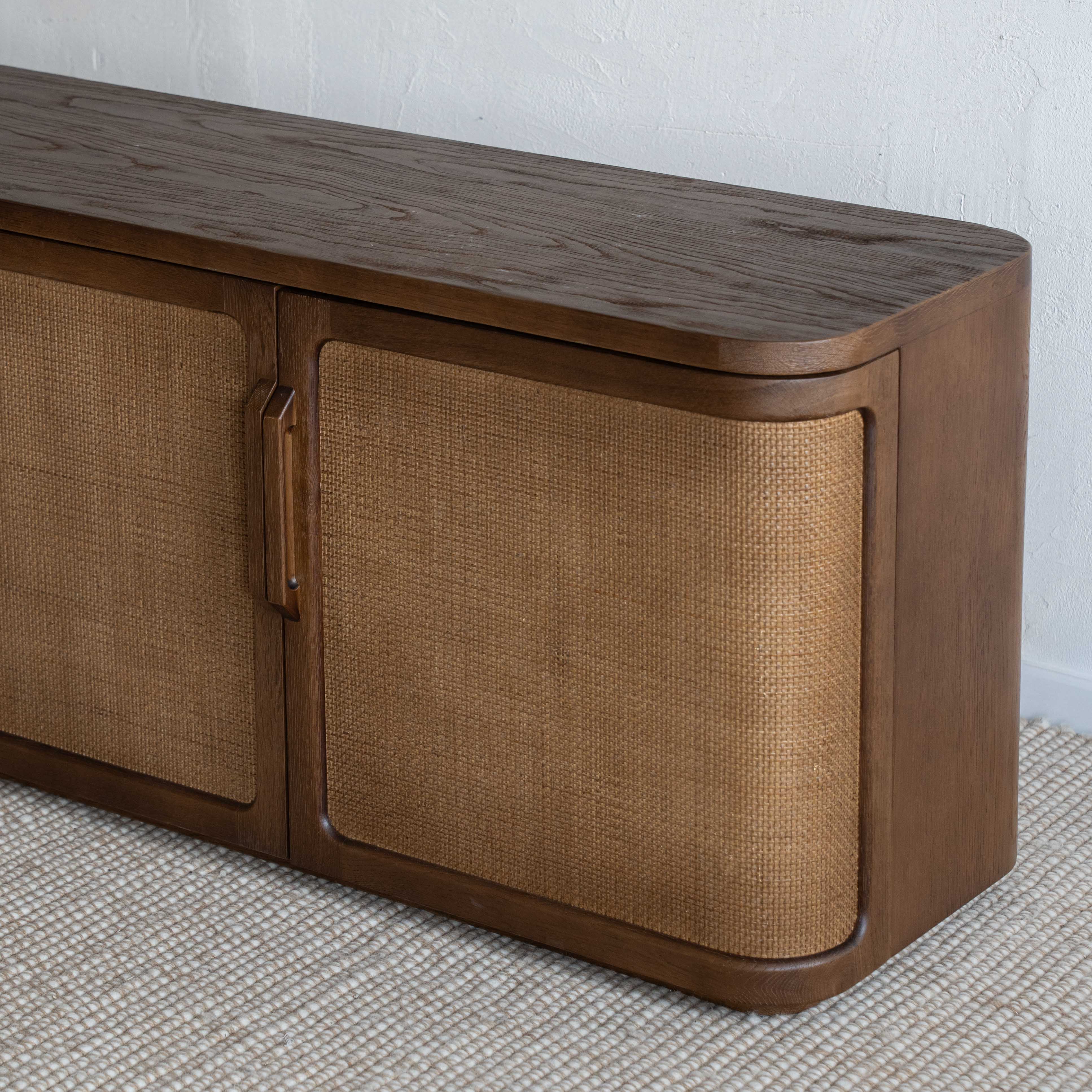 وحدة تلفزيون من خشب الدردار بتصميم عتيق على شكل عرش - كبيرة 