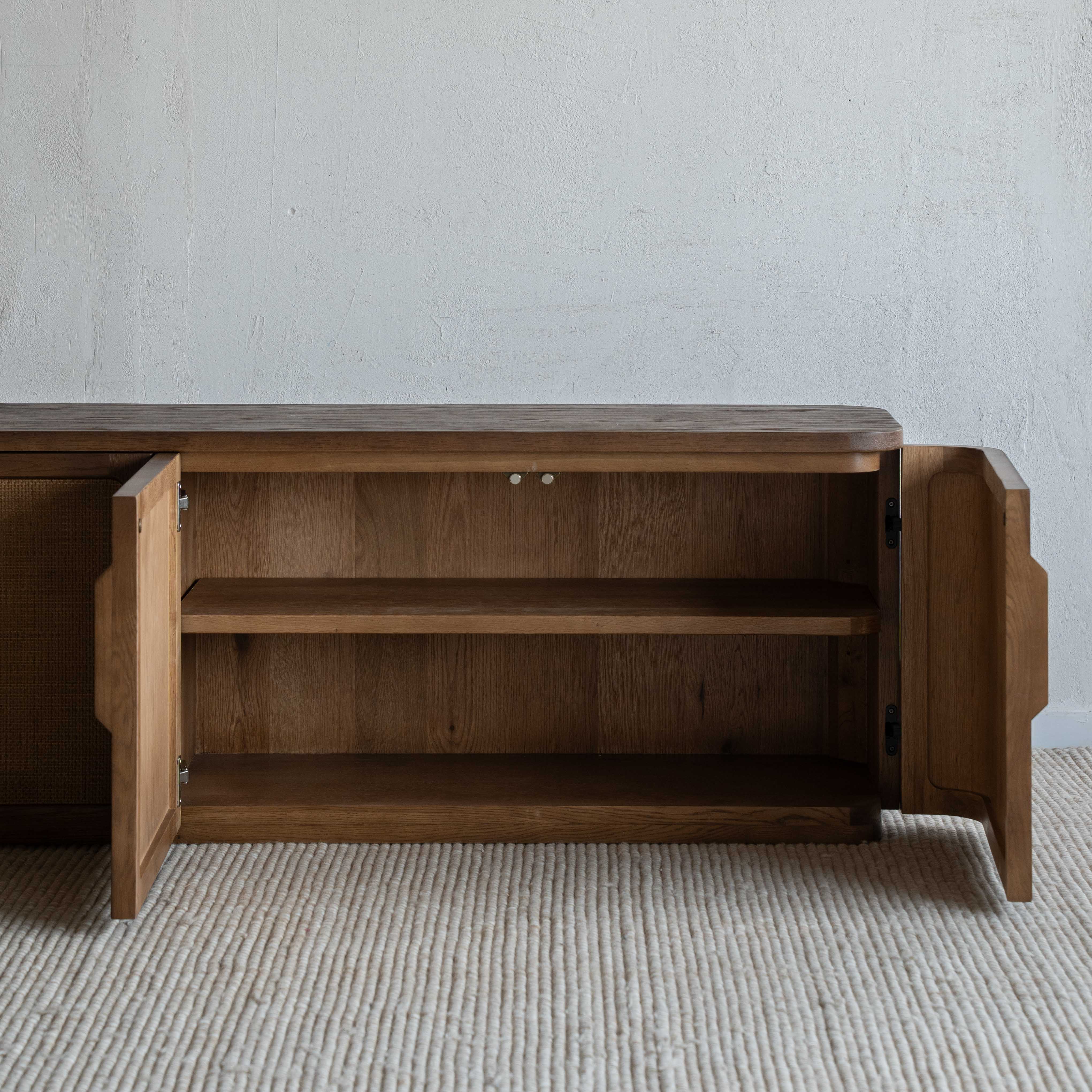 وحدة تلفزيون من خشب الدردار بتصميم عتيق على شكل عرش - كبيرة 