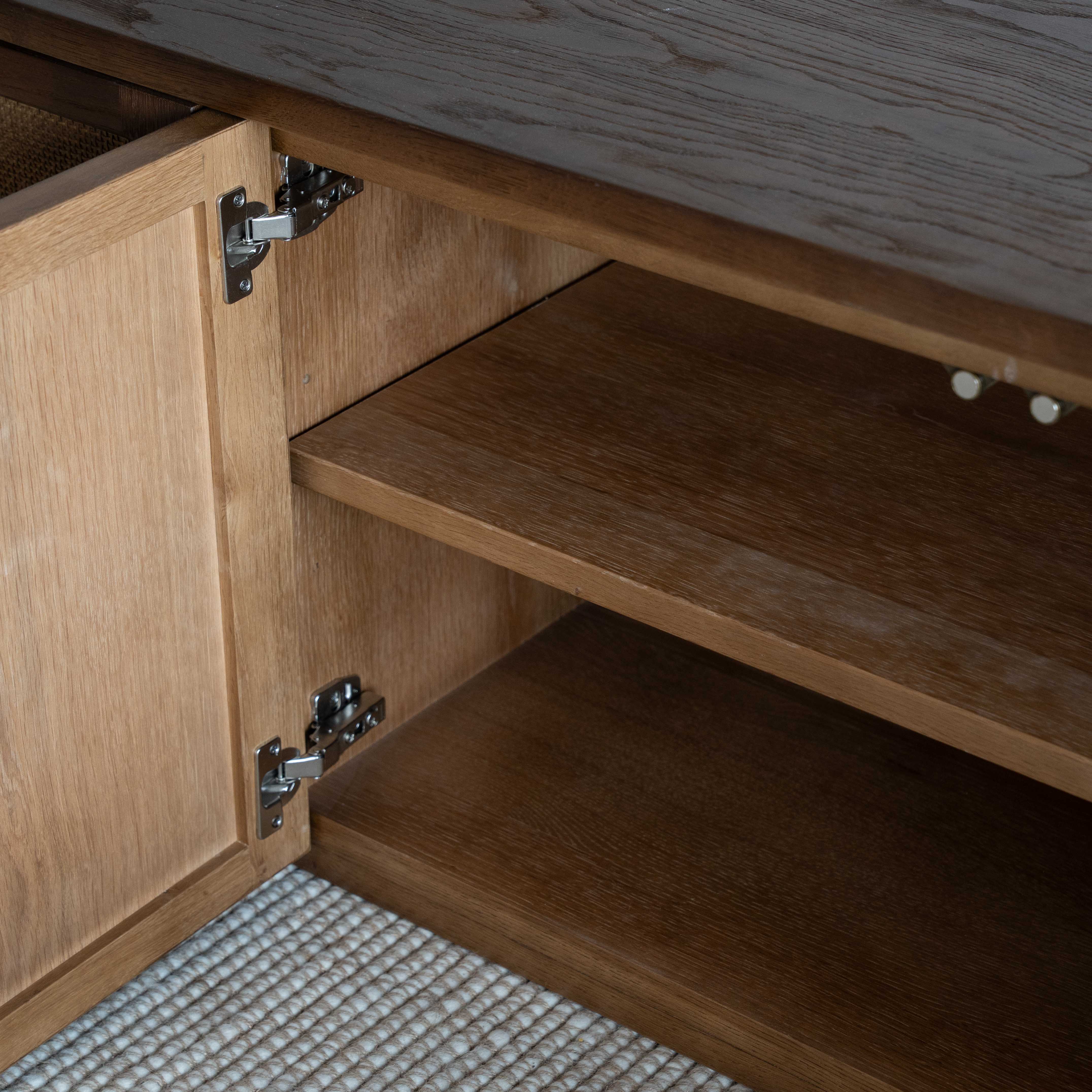 وحدة تلفزيون من خشب الدردار بتصميم عتيق على شكل عرش - كبيرة 