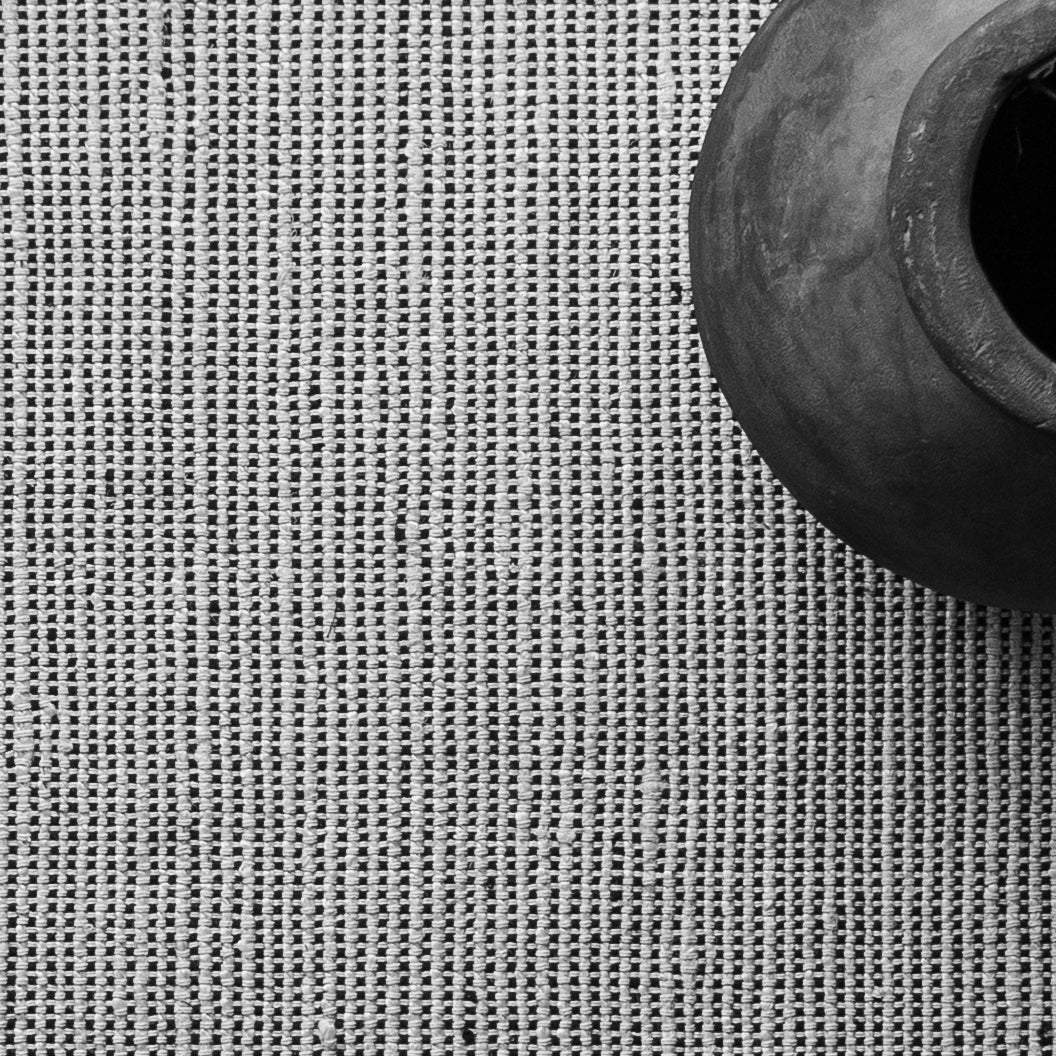 سجادة جوت بيضاء وسوداء من كينغدوم جي سي