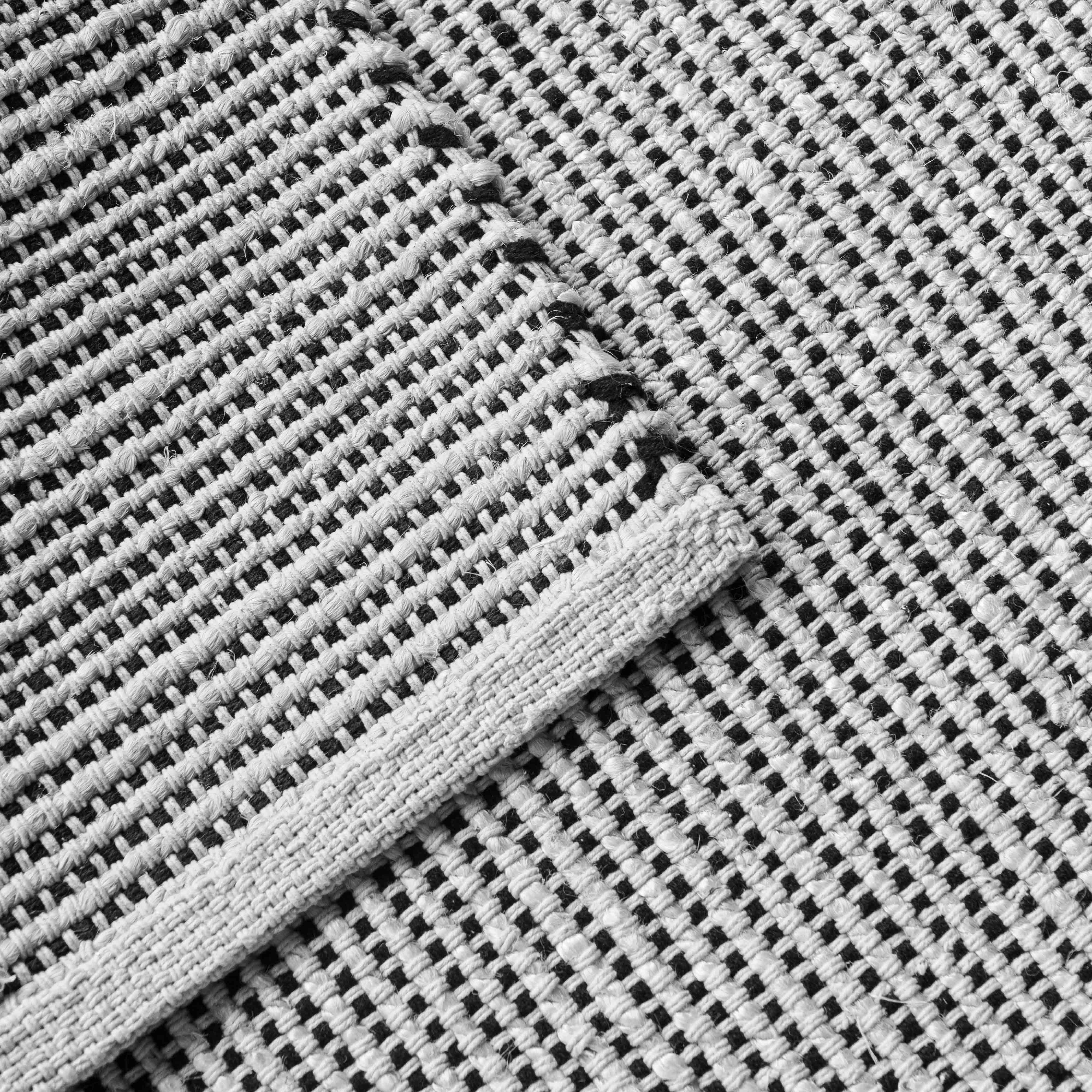 سجادة جوت بيضاء وسوداء من كينغدوم جي سي