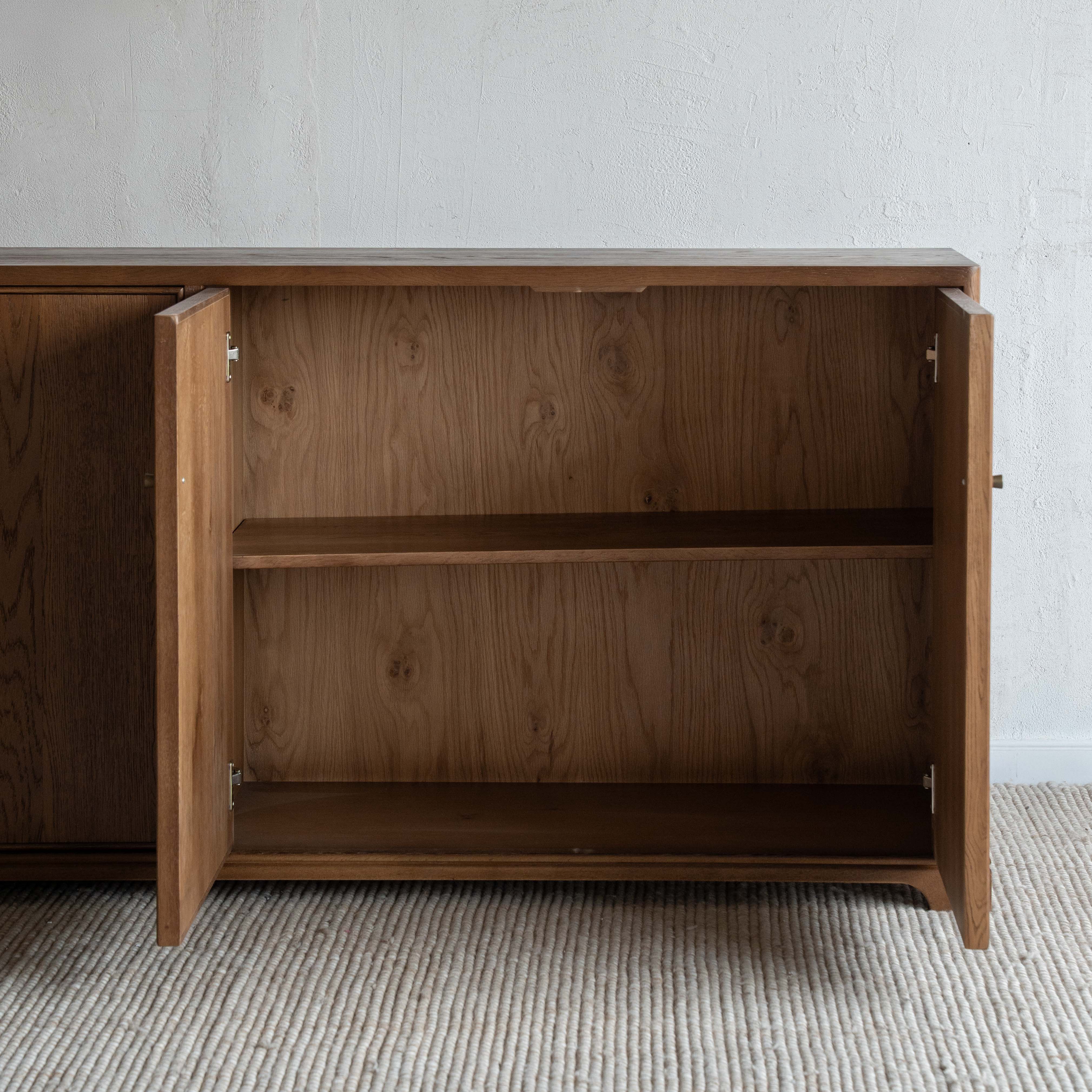 خزانة جانبية عصرية من الخشب الصلب من جيسا | خزانة تخزين 