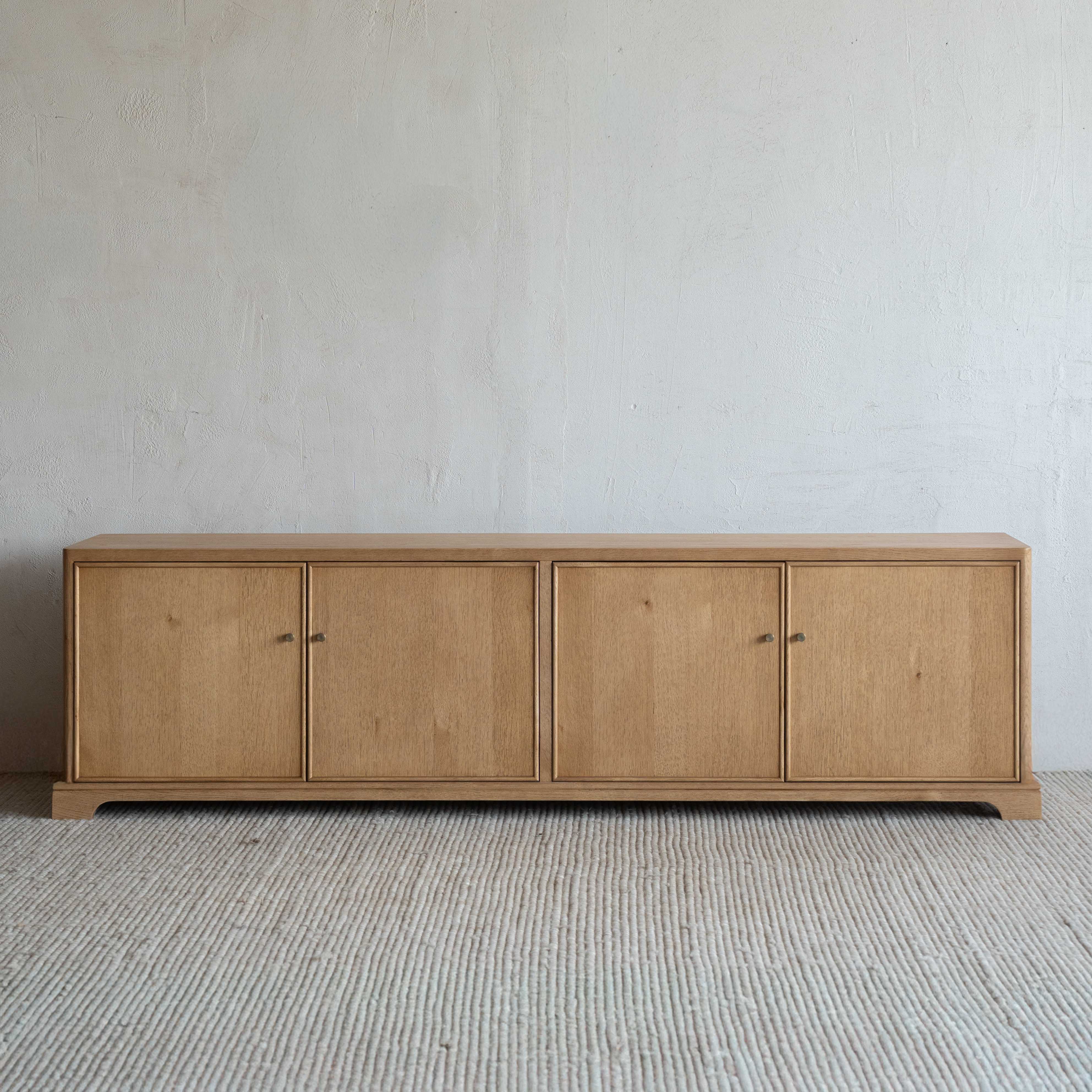 وحدة تلفزيون من خشب الدردار بتصميم عتيق على شكل عرش - كبيرة 