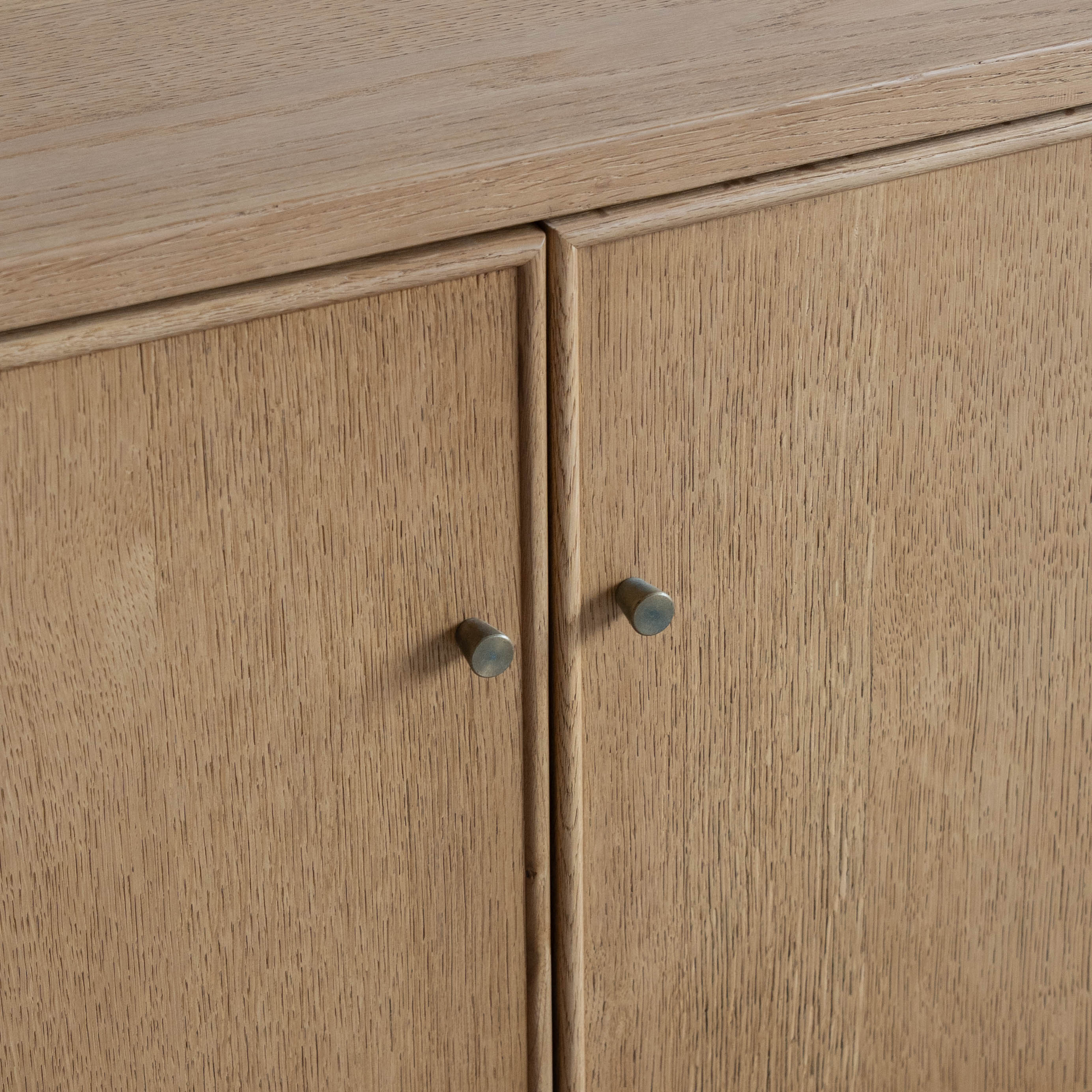 وحدة تلفزيون من خشب الدردار بتصميم عتيق على شكل عرش - كبيرة 