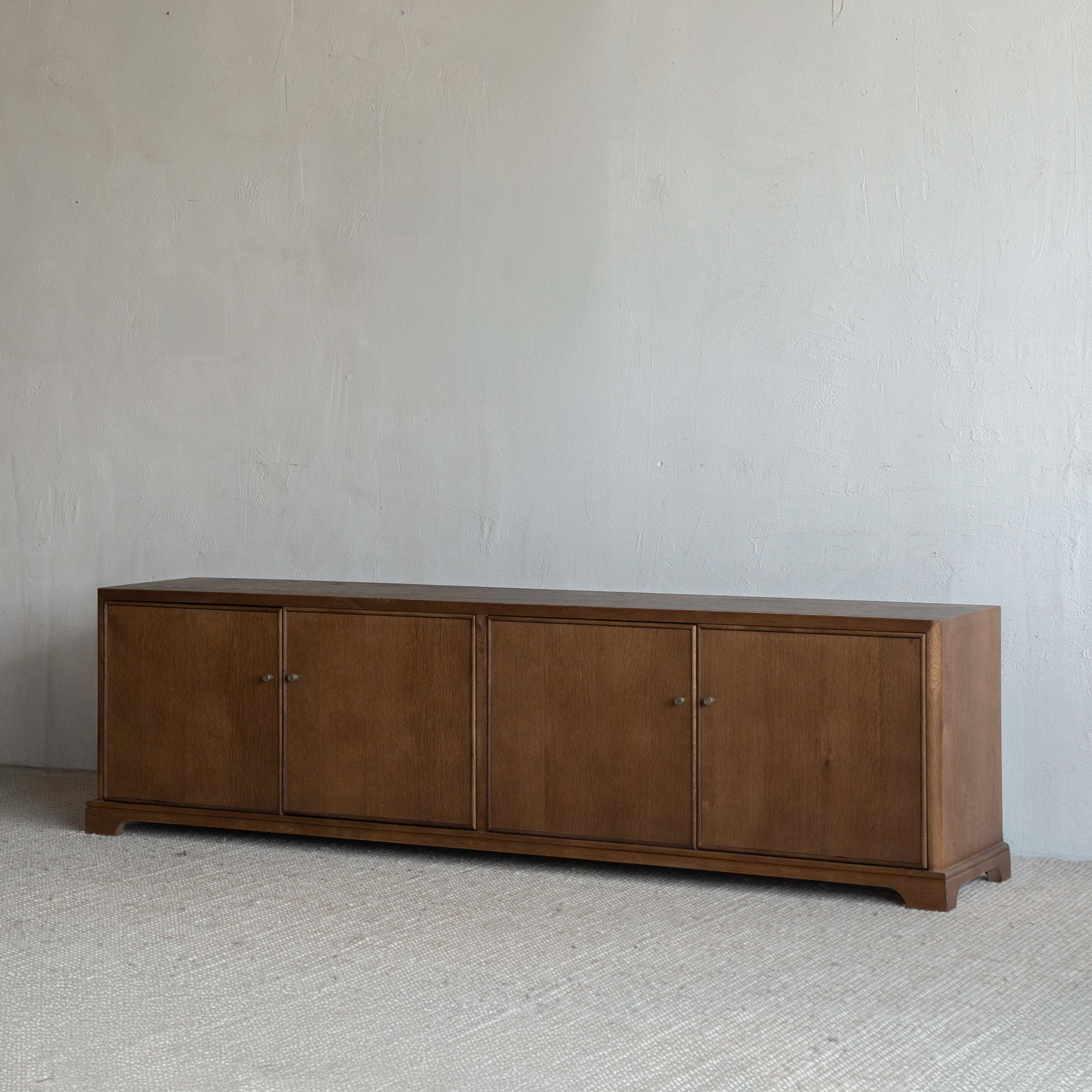 وحدة تلفزيون من خشب الدردار بتصميم عتيق على شكل عرش - كبيرة 