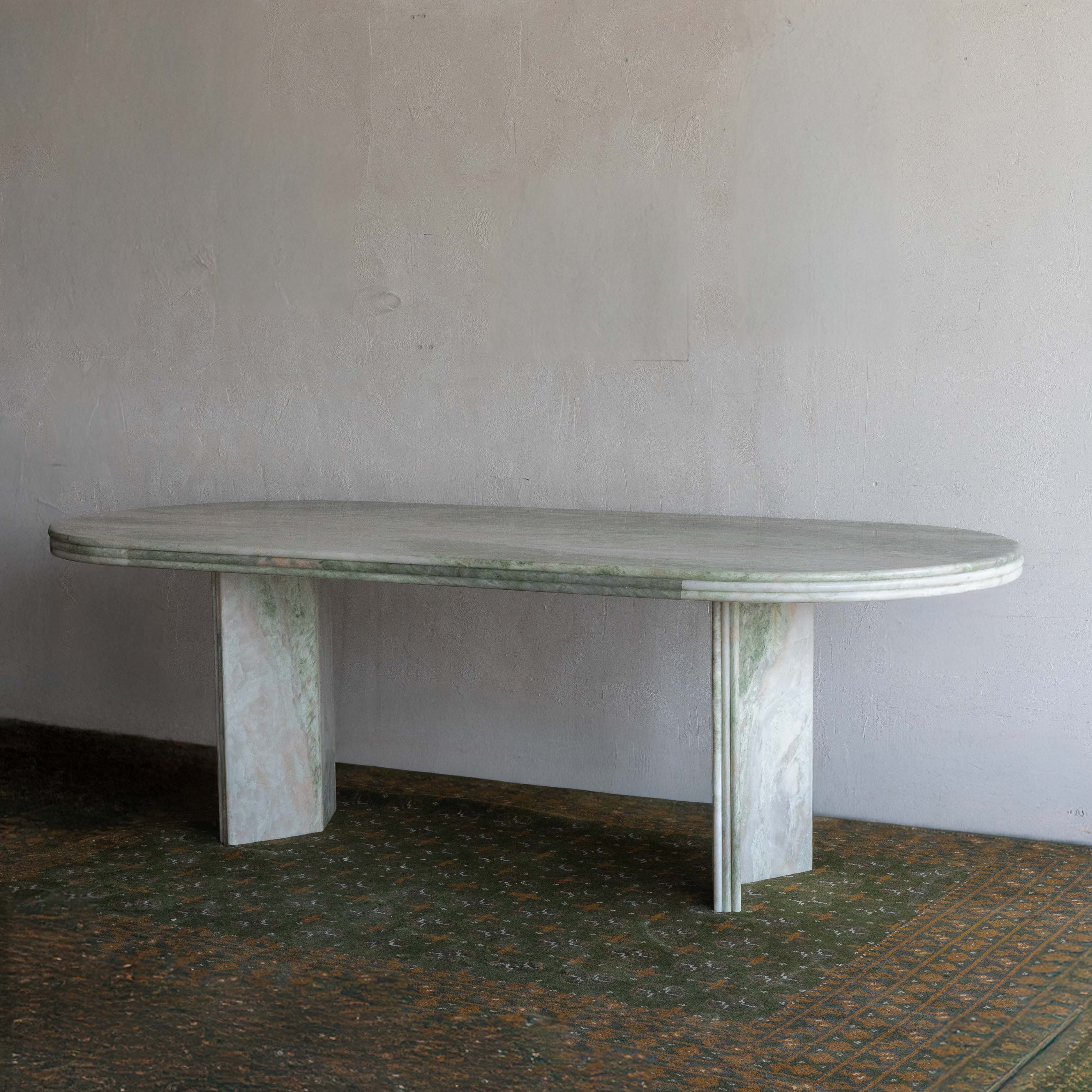 طاولة طعام فاخرة من رخام العقيق الأسود الكبير