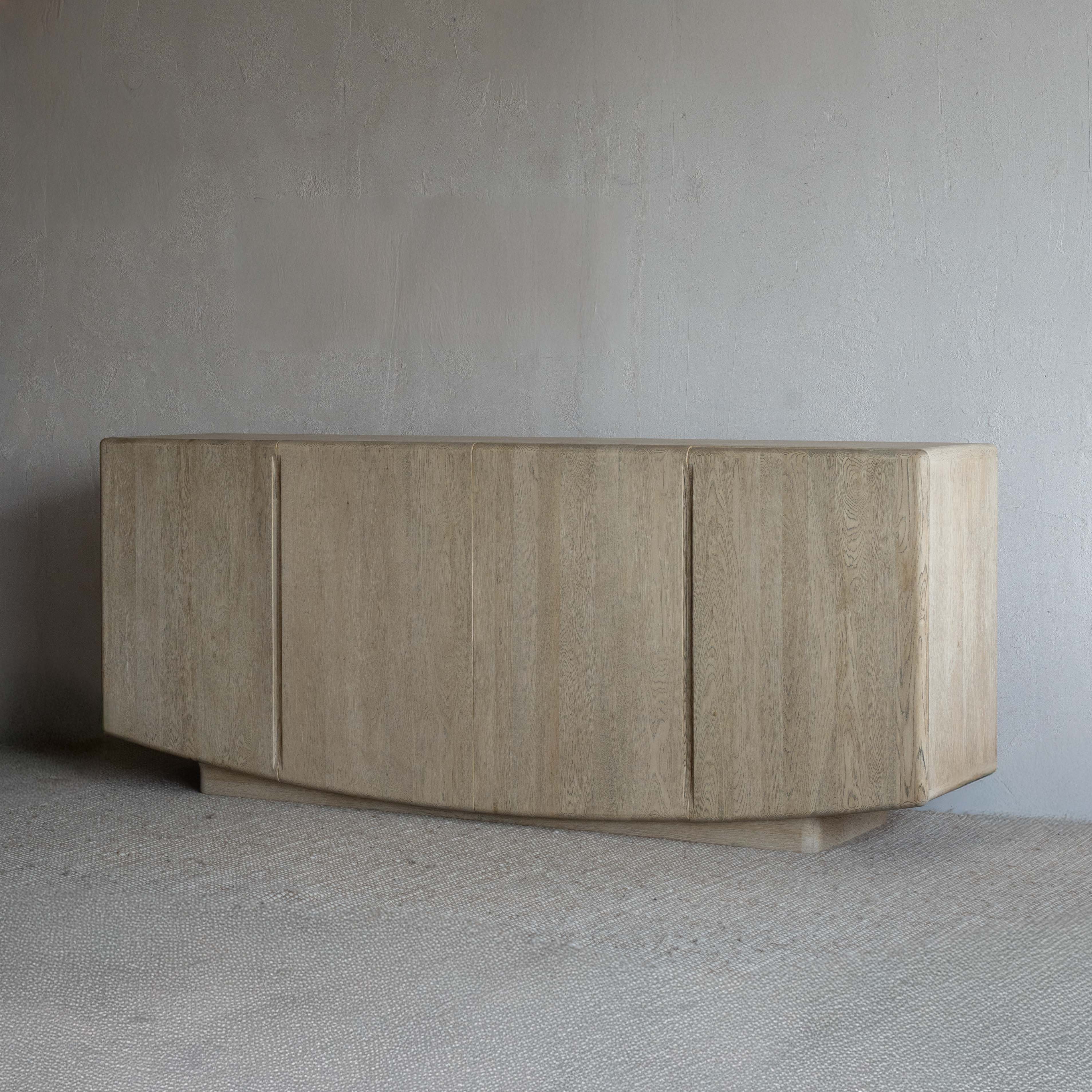 وحدة تلفزيون من خشب الدردار بتصميم عتيق على شكل عرش - كبيرة 