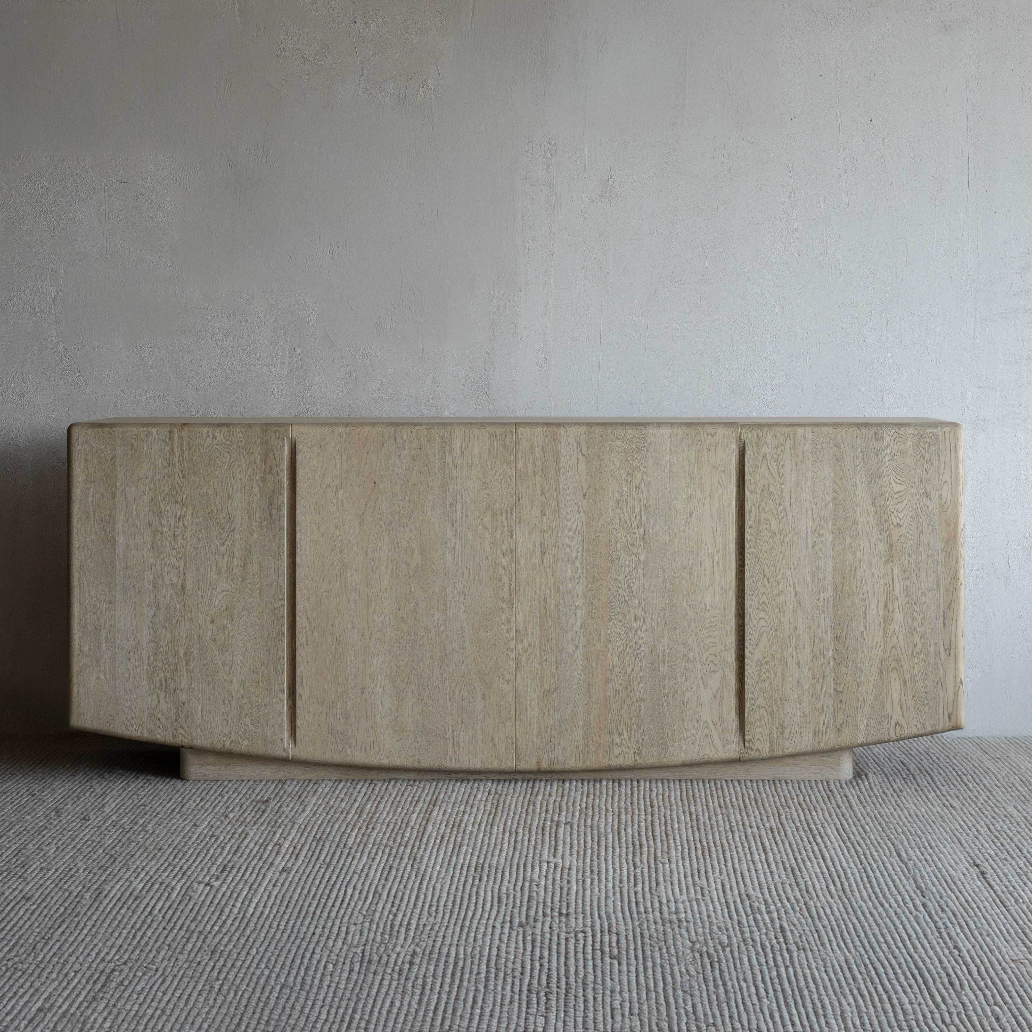 وحدة تلفزيون من خشب الدردار بتصميم عتيق على شكل عرش - كبيرة 