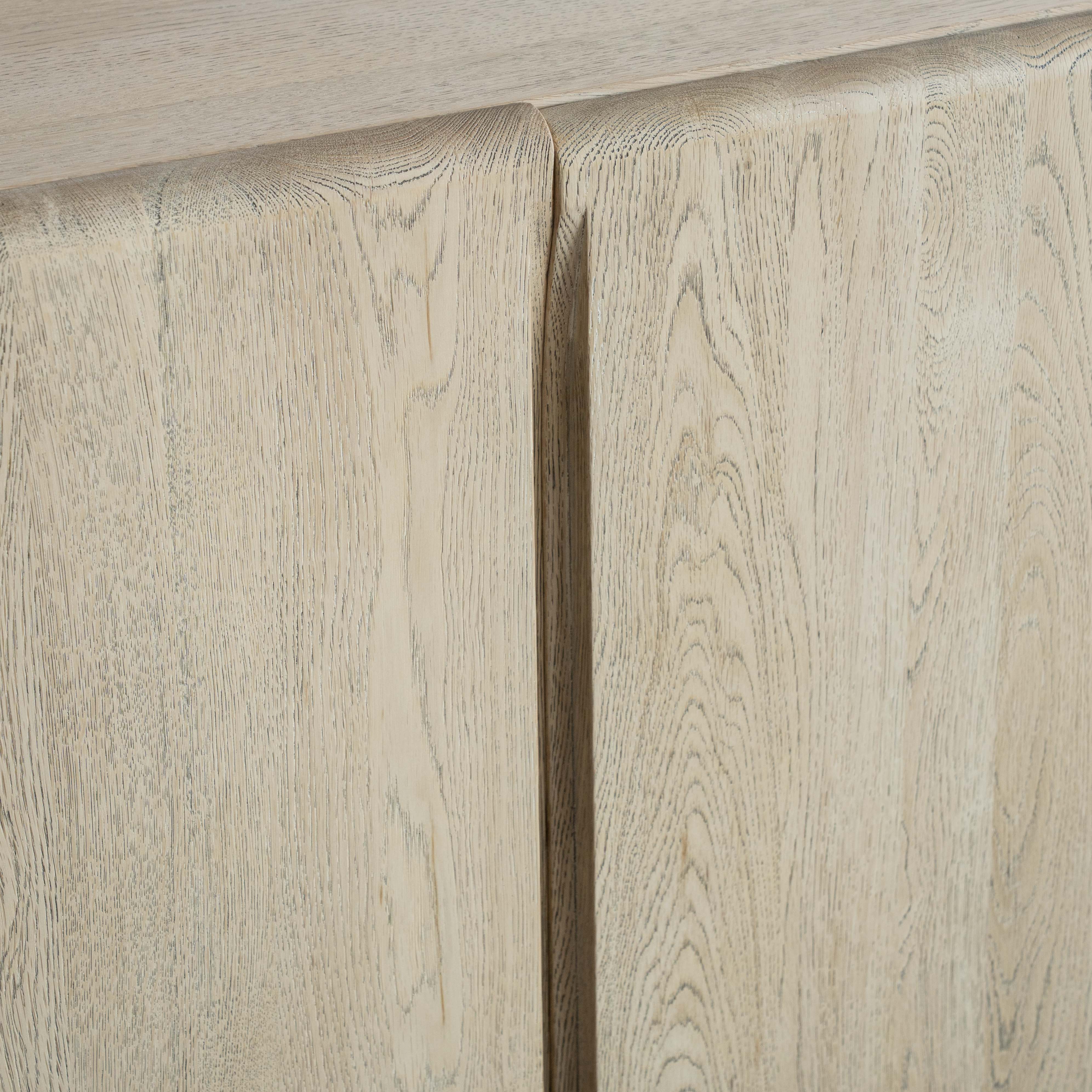 وحدة تلفزيون من خشب الدردار بتصميم عتيق على شكل عرش - كبيرة 