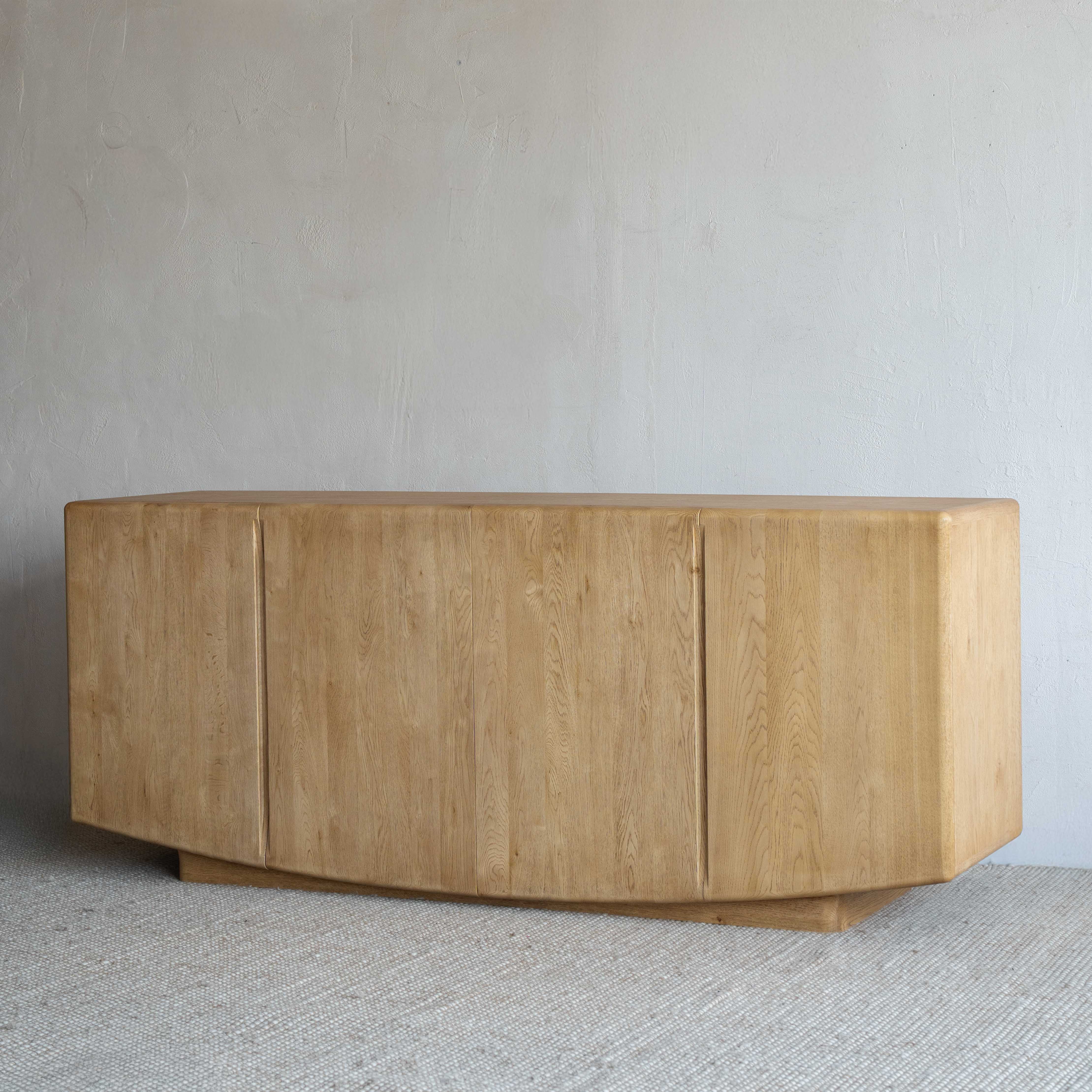 وحدة تلفزيون من خشب الدردار بتصميم عتيق على شكل عرش - كبيرة 